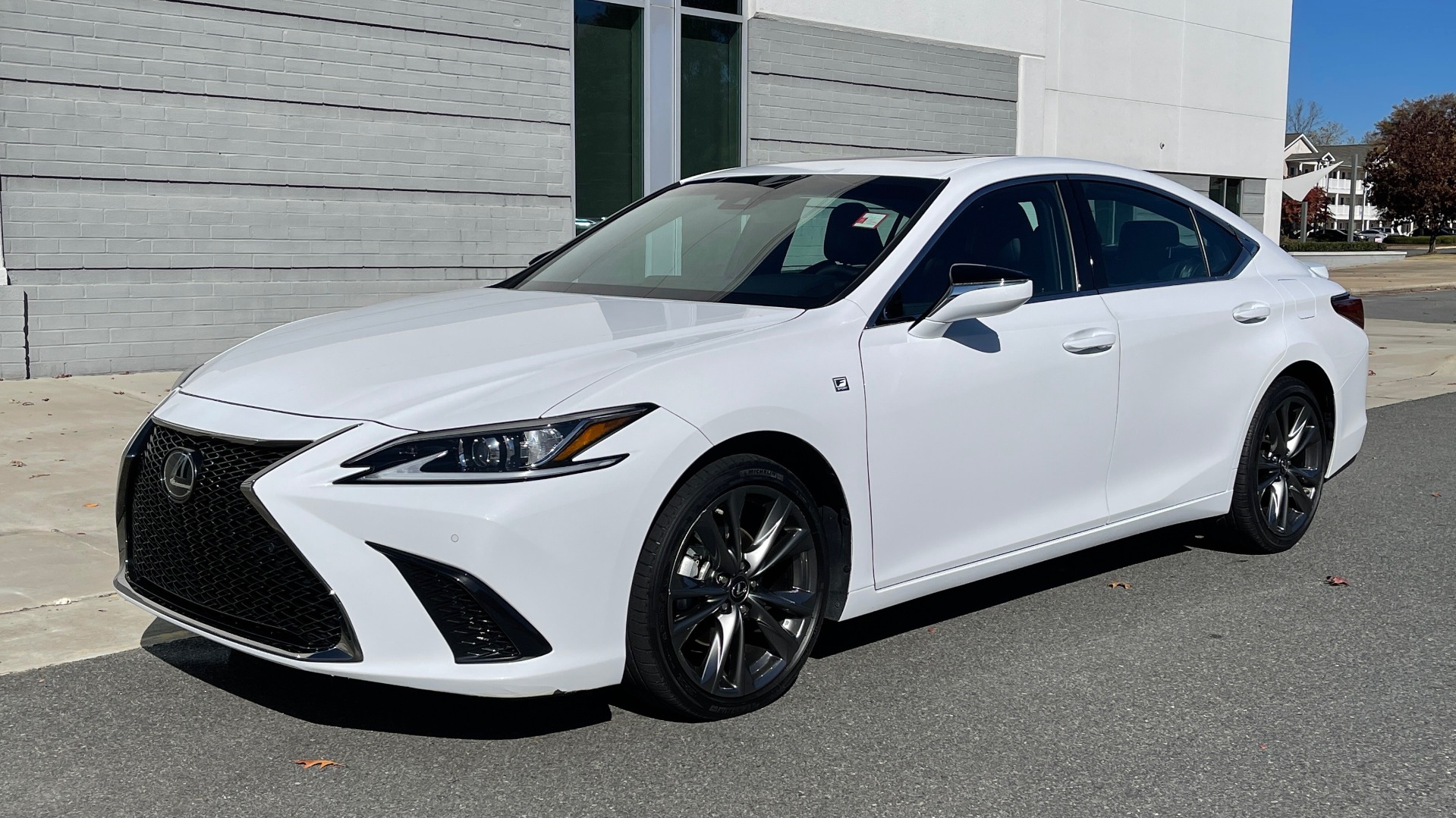 Used 2019 Lexus ES 350 F-SPORT 3.5L SEDAN / 8-SPD / NAV / SUNROOF / REARVIEW for sale Sold at Formula Imports in Charlotte NC 28227 2