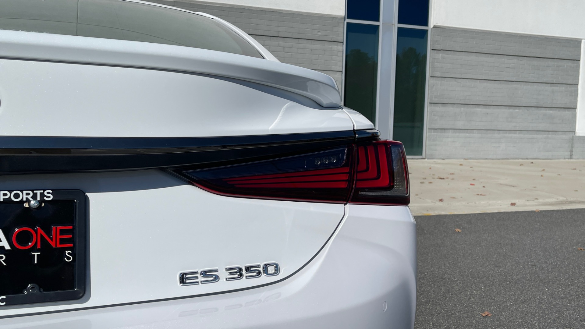 Used 2019 Lexus ES 350 F-SPORT 3.5L SEDAN / 8-SPD / NAV / SUNROOF / REARVIEW for sale Sold at Formula Imports in Charlotte NC 28227 23