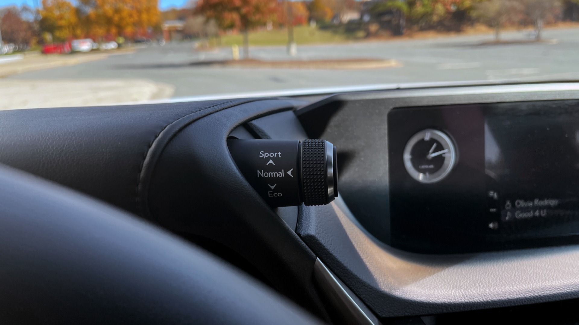 Used 2019 Lexus ES 350 F-SPORT 3.5L SEDAN / 8-SPD / NAV / SUNROOF / REARVIEW for sale Sold at Formula Imports in Charlotte NC 28227 37