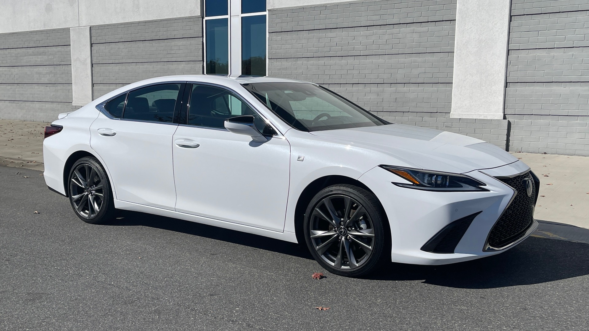Used 2019 Lexus ES 350 F-SPORT 3.5L SEDAN / 8-SPD / NAV / SUNROOF / REARVIEW for sale Sold at Formula Imports in Charlotte NC 28227 5