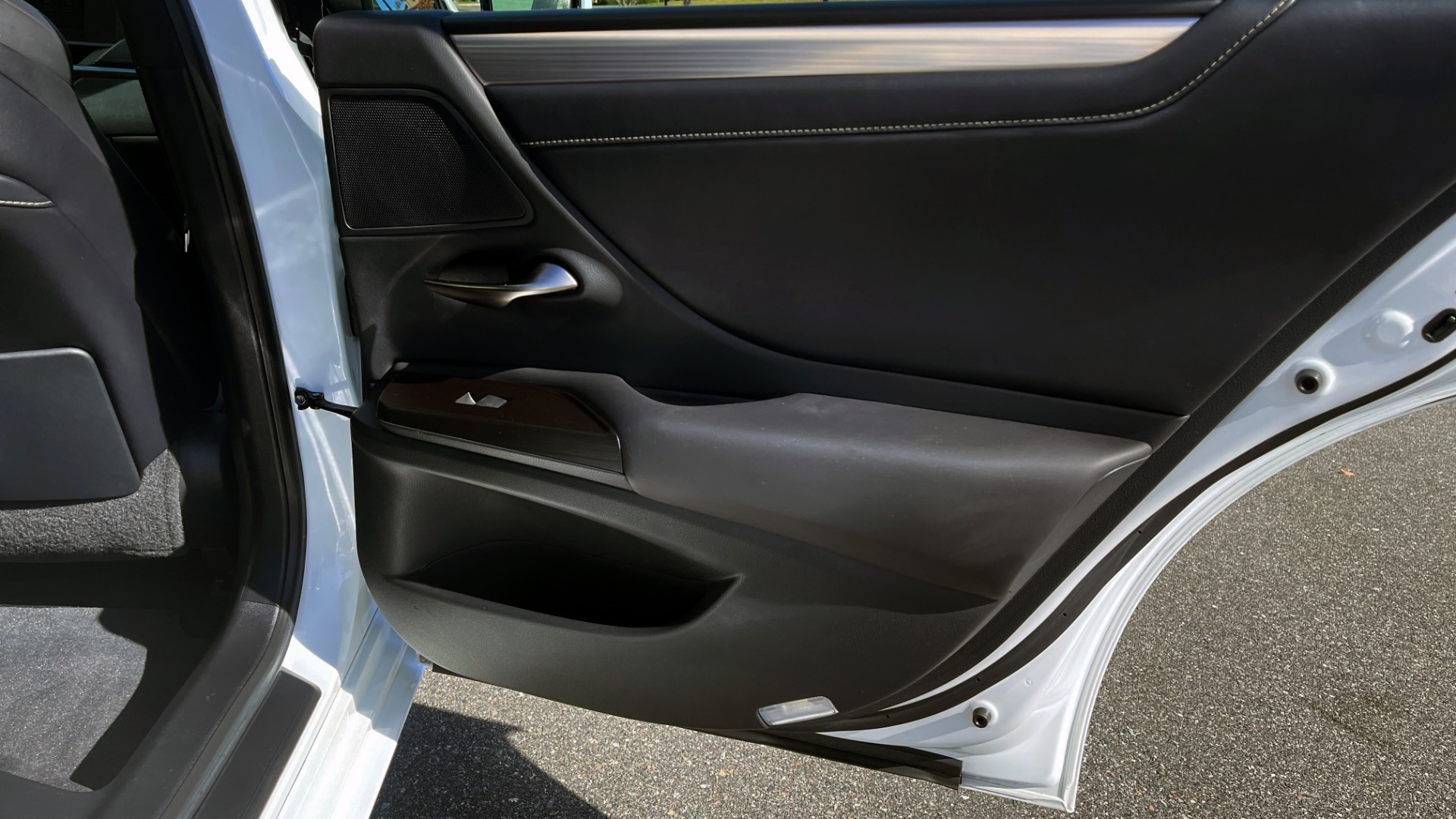Used 2019 Lexus ES 350 F-SPORT 3.5L SEDAN / 8-SPD / NAV / SUNROOF / REARVIEW for sale Sold at Formula Imports in Charlotte NC 28227 53