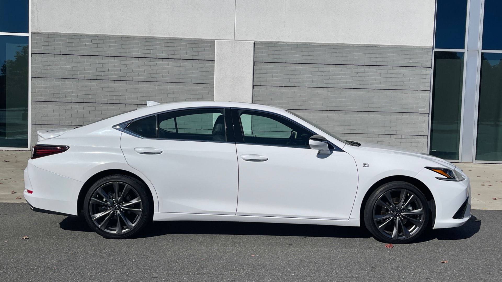 Used 2019 Lexus ES 350 F-SPORT 3.5L SEDAN / 8-SPD / NAV / SUNROOF / REARVIEW for sale Sold at Formula Imports in Charlotte NC 28227 7