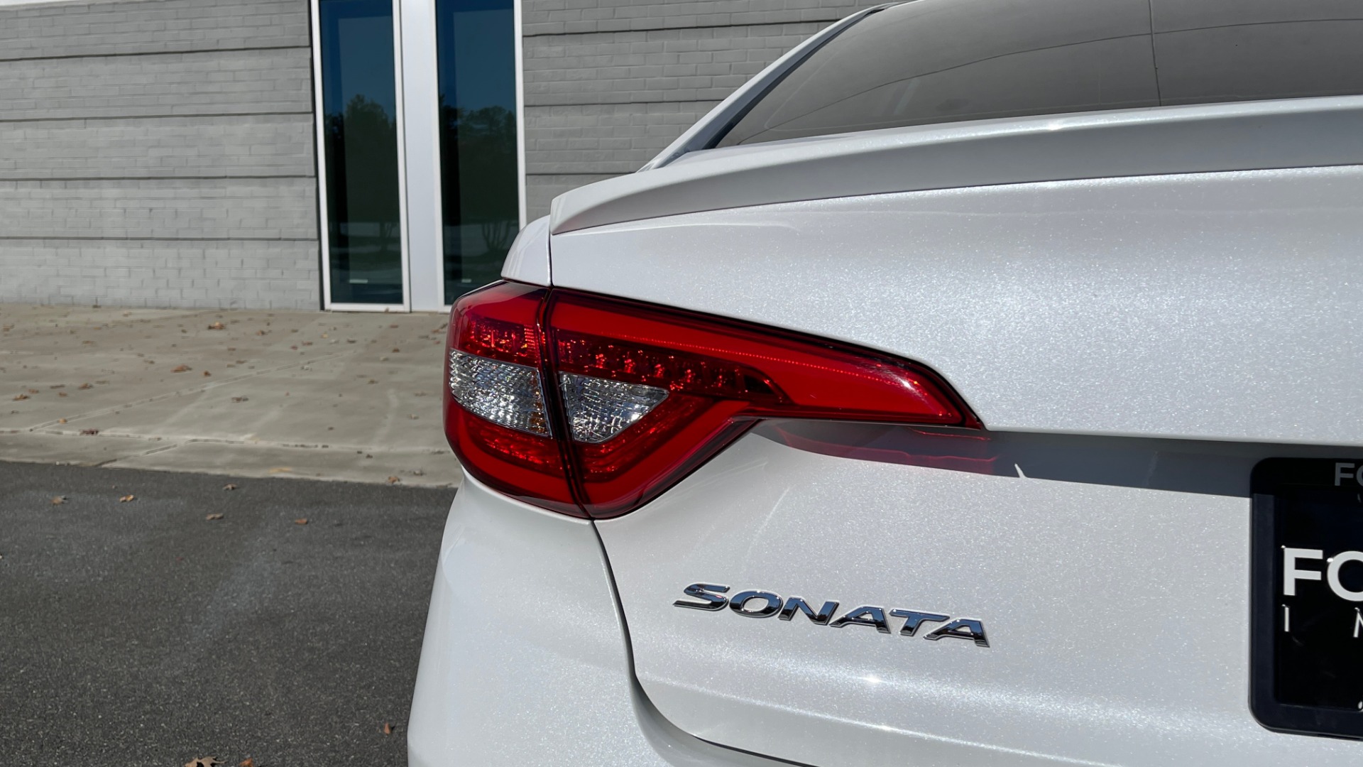 Used 2015 Hyundai SONATA 2.0T SPORT SEDAN / 6-SPD AUTO / BLIND SPOT / REARVIEW for sale Sold at Formula Imports in Charlotte NC 28227 21