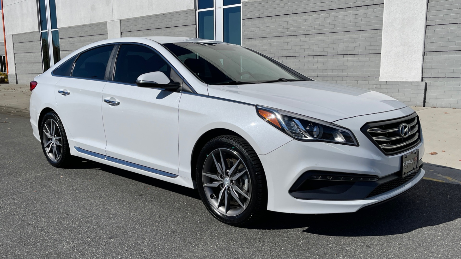 Used 2015 Hyundai SONATA 2.0T SPORT SEDAN / 6-SPD AUTO / BLIND SPOT / REARVIEW for sale Sold at Formula Imports in Charlotte NC 28227 23