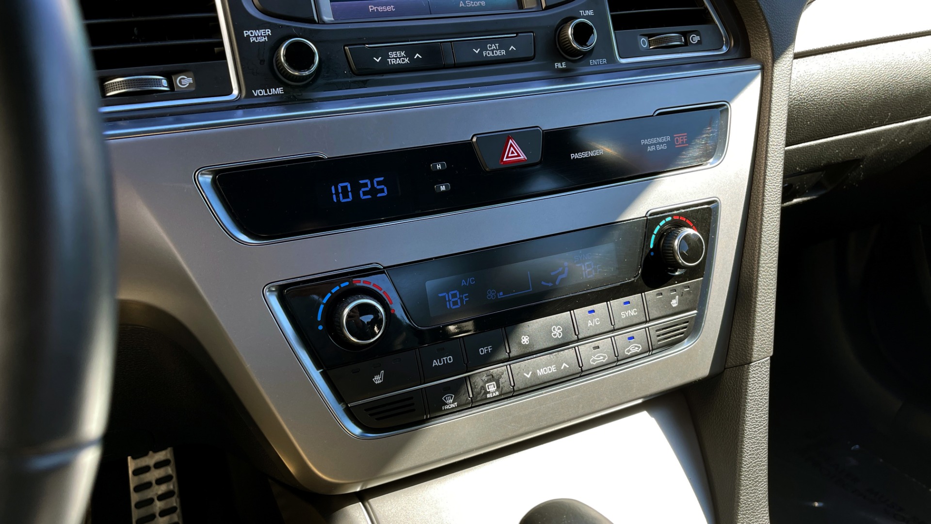 Used 2015 Hyundai SONATA 2.0T SPORT SEDAN / 6-SPD AUTO / BLIND SPOT / REARVIEW for sale Sold at Formula Imports in Charlotte NC 28227 35