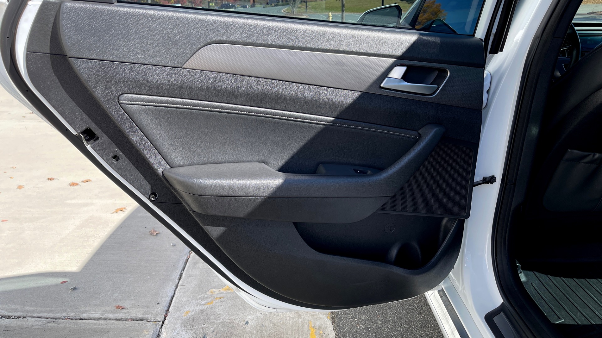 Used 2015 Hyundai SONATA 2.0T SPORT SEDAN / 6-SPD AUTO / BLIND SPOT / REARVIEW for sale Sold at Formula Imports in Charlotte NC 28227 42