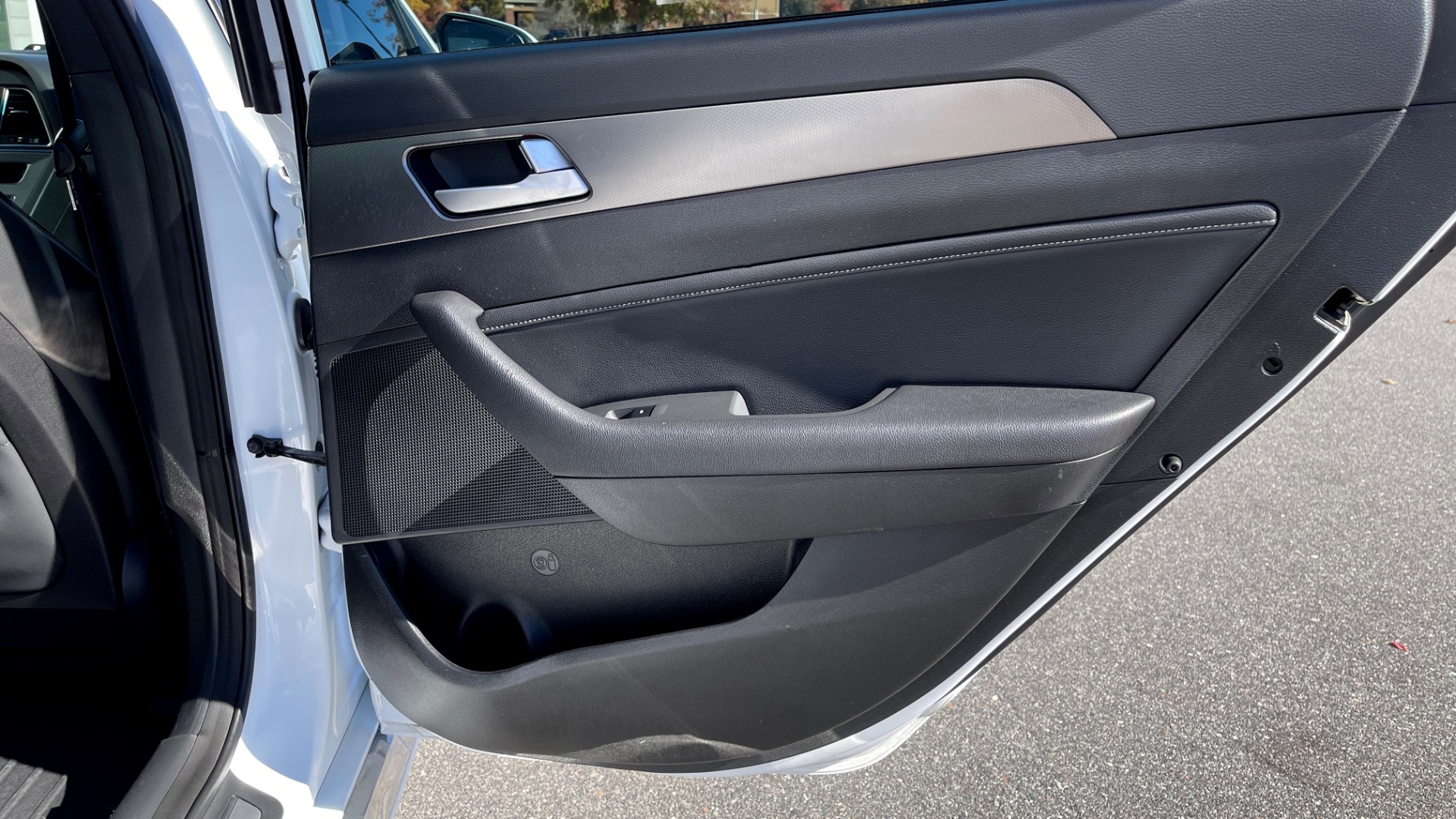 Used 2015 Hyundai SONATA 2.0T SPORT SEDAN / 6-SPD AUTO / BLIND SPOT / REARVIEW for sale Sold at Formula Imports in Charlotte NC 28227 48