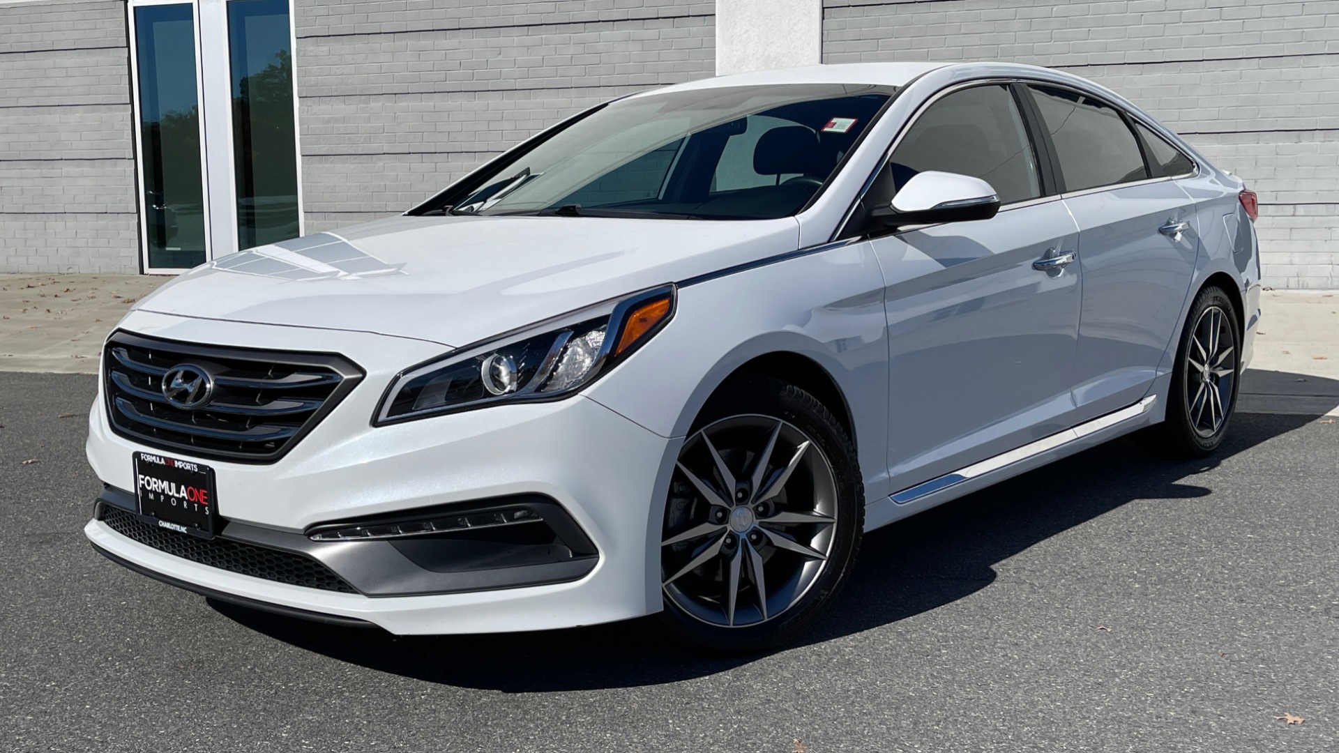 Used 2015 Hyundai SONATA 2.0T SPORT SEDAN / 6-SPD AUTO / BLIND SPOT / REARVIEW for sale Sold at Formula Imports in Charlotte NC 28227 1