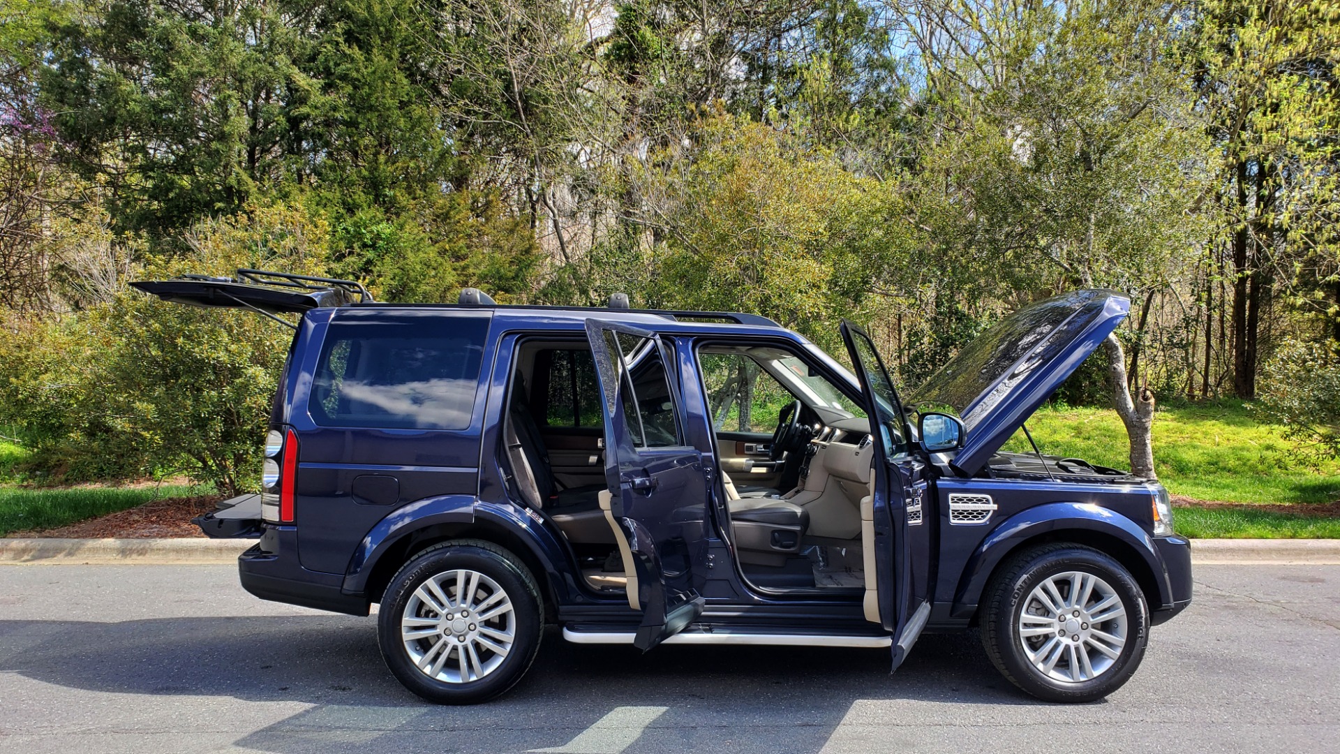 Used 2016 Land Rover LR4 HSE LUX / NAV / SUNROOF / MERIDIAN / REARVIEW / 3-ROW for sale Sold at Formula Imports in Charlotte NC 28227 10