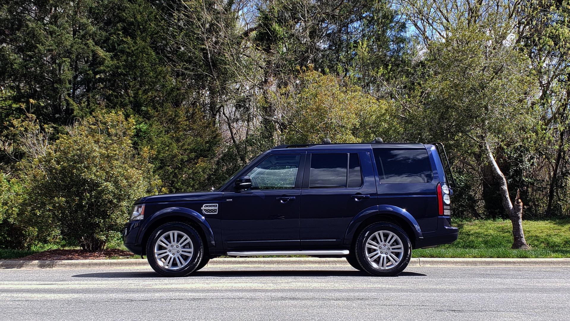 Used 2016 Land Rover LR4 HSE LUX / NAV / SUNROOF / MERIDIAN / REARVIEW / 3-ROW for sale Sold at Formula Imports in Charlotte NC 28227 2