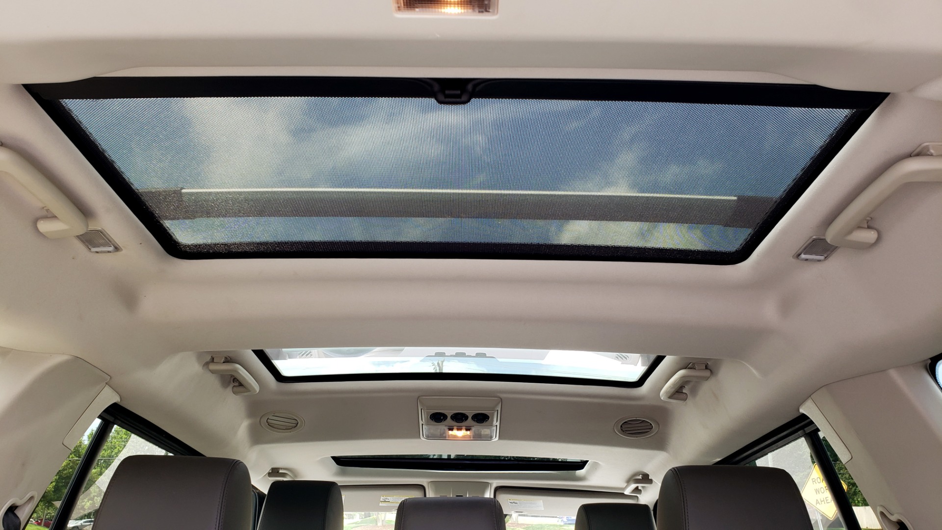 Used 2016 Land Rover LR4 HSE LUX / NAV / SUNROOF / MERIDIAN / REARVIEW / 3-ROW for sale Sold at Formula Imports in Charlotte NC 28227 27