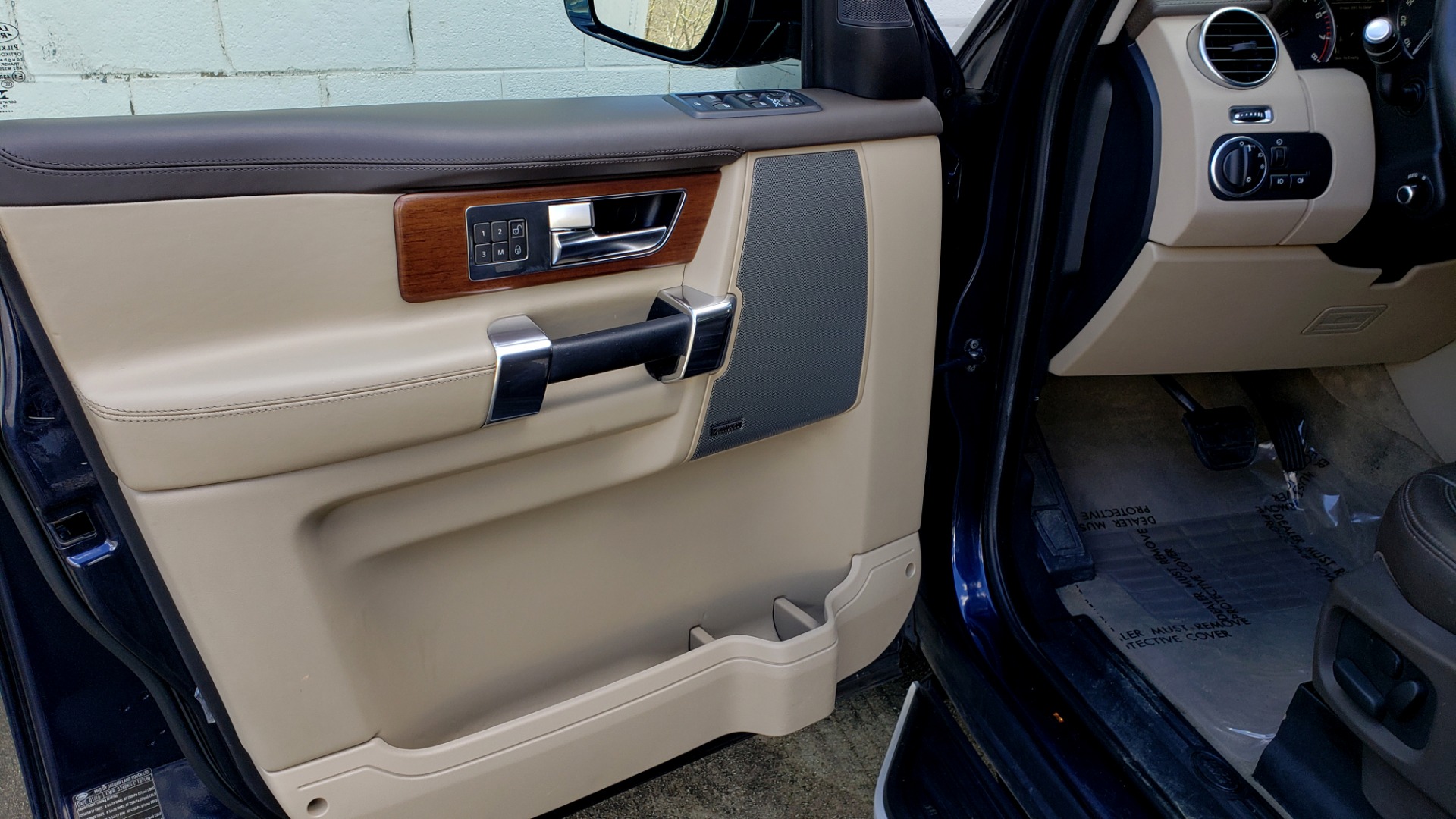 Used 2016 Land Rover LR4 HSE LUX / NAV / SUNROOF / MERIDIAN / REARVIEW / 3-ROW for sale Sold at Formula Imports in Charlotte NC 28227 43