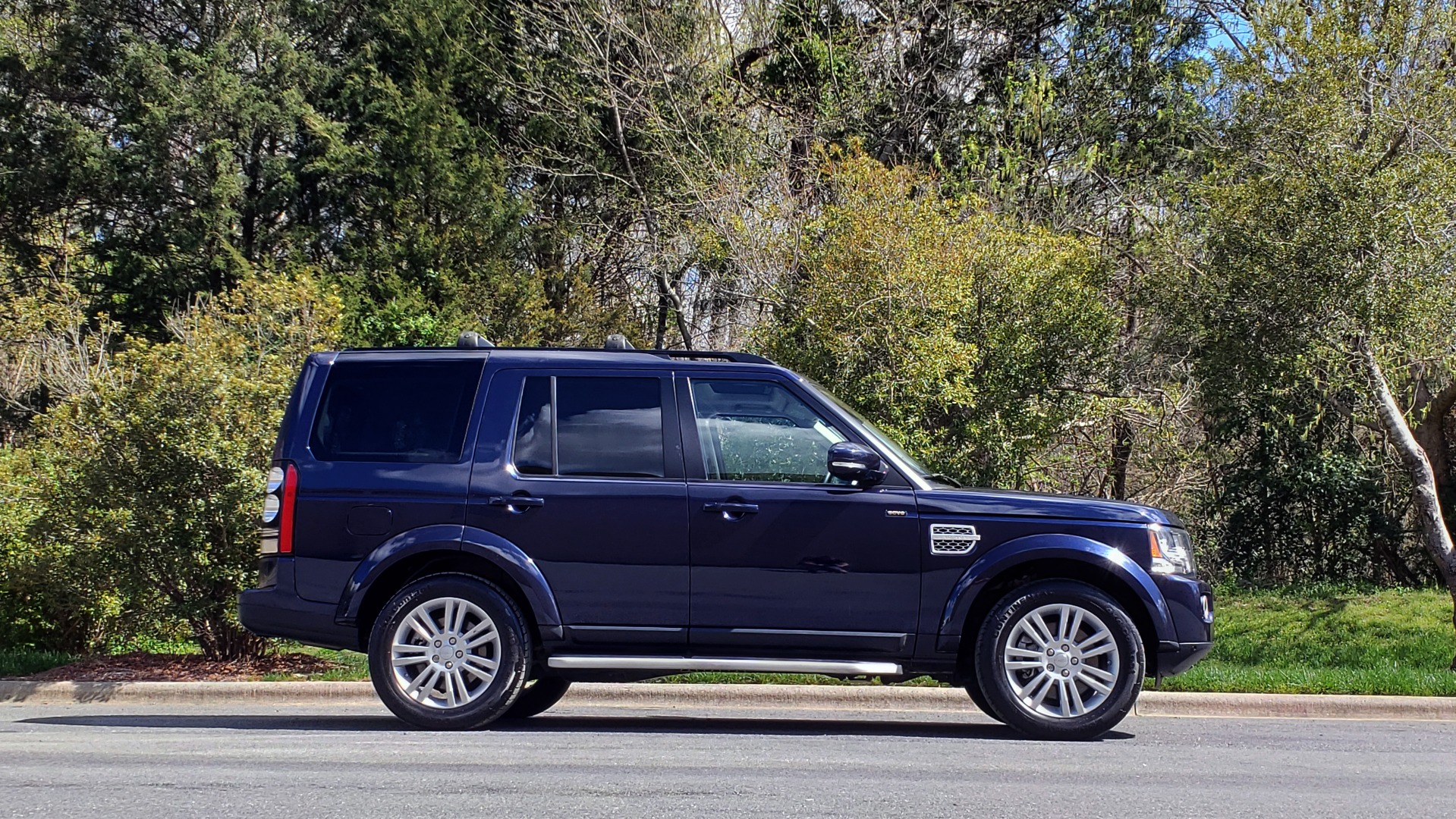 Used 2016 Land Rover LR4 HSE LUX / NAV / SUNROOF / MERIDIAN / REARVIEW / 3-ROW for sale Sold at Formula Imports in Charlotte NC 28227 5