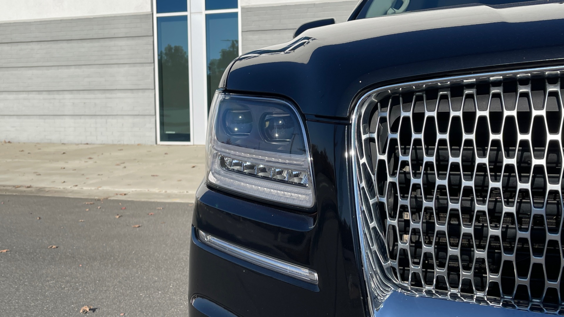 Used 2018 Lincoln NAVIGATOR L 4X4 SELECT / 3.5L V6 / 10-SPD AUTO / NAV / PANO-ROOF / 3-ROW / REARVIEW for sale $64,999 at Formula Imports in Charlotte NC 28227 11