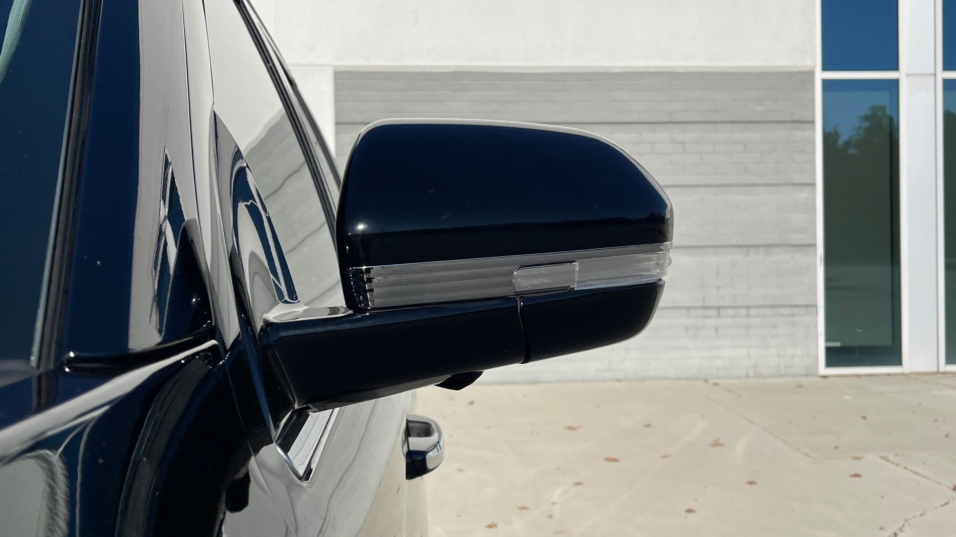 Used 2018 Lincoln NAVIGATOR L 4X4 SELECT / 3.5L V6 / 10-SPD AUTO / NAV / PANO-ROOF / 3-ROW / REARVIEW for sale $64,999 at Formula Imports in Charlotte NC 28227 14
