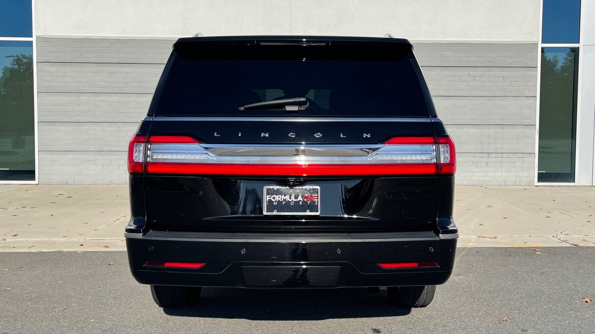 Used 2018 Lincoln NAVIGATOR L 4X4 SELECT / 3.5L V6 / 10-SPD AUTO / NAV / PANO-ROOF / 3-ROW / REARVIEW for sale $64,999 at Formula Imports in Charlotte NC 28227 15