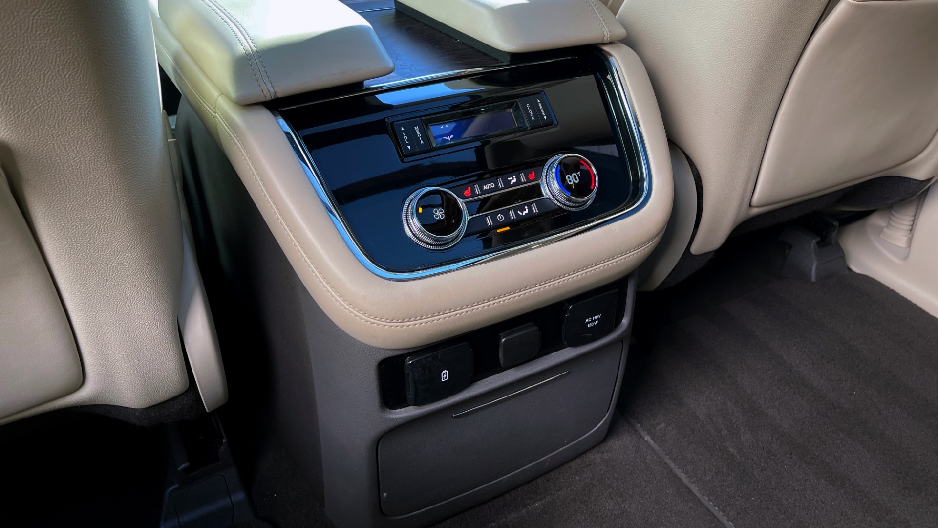 Used 2018 Lincoln NAVIGATOR L 4X4 SELECT / 3.5L V6 / 10-SPD AUTO / NAV / PANO-ROOF / 3-ROW / REARVIEW for sale $64,999 at Formula Imports in Charlotte NC 28227 51