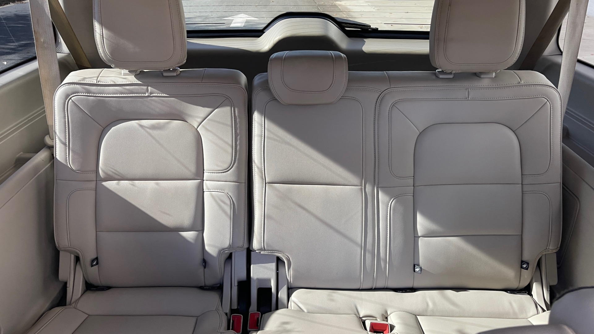 Used 2018 Lincoln NAVIGATOR L 4X4 SELECT / 3.5L V6 / 10-SPD AUTO / NAV / PANO-ROOF / 3-ROW / REARVIEW for sale $64,999 at Formula Imports in Charlotte NC 28227 53