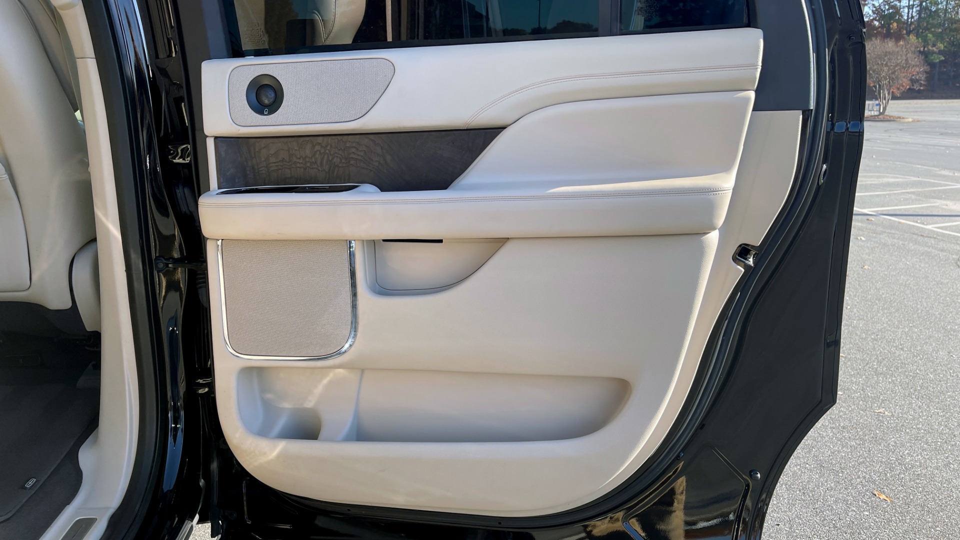 Used 2018 Lincoln NAVIGATOR L 4X4 SELECT / 3.5L V6 / 10-SPD AUTO / NAV / PANO-ROOF / 3-ROW / REARVIEW for sale $64,999 at Formula Imports in Charlotte NC 28227 57