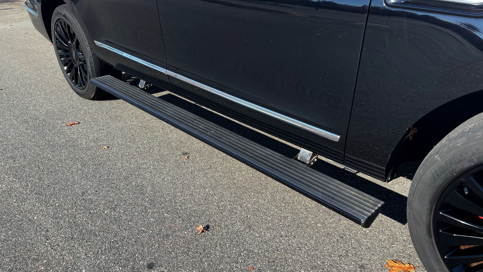 Used 2018 Lincoln NAVIGATOR L 4X4 SELECT / 3.5L V6 / 10-SPD AUTO / NAV / PANO-ROOF / 3-ROW / REARVIEW for sale $64,999 at Formula Imports in Charlotte NC 28227 67