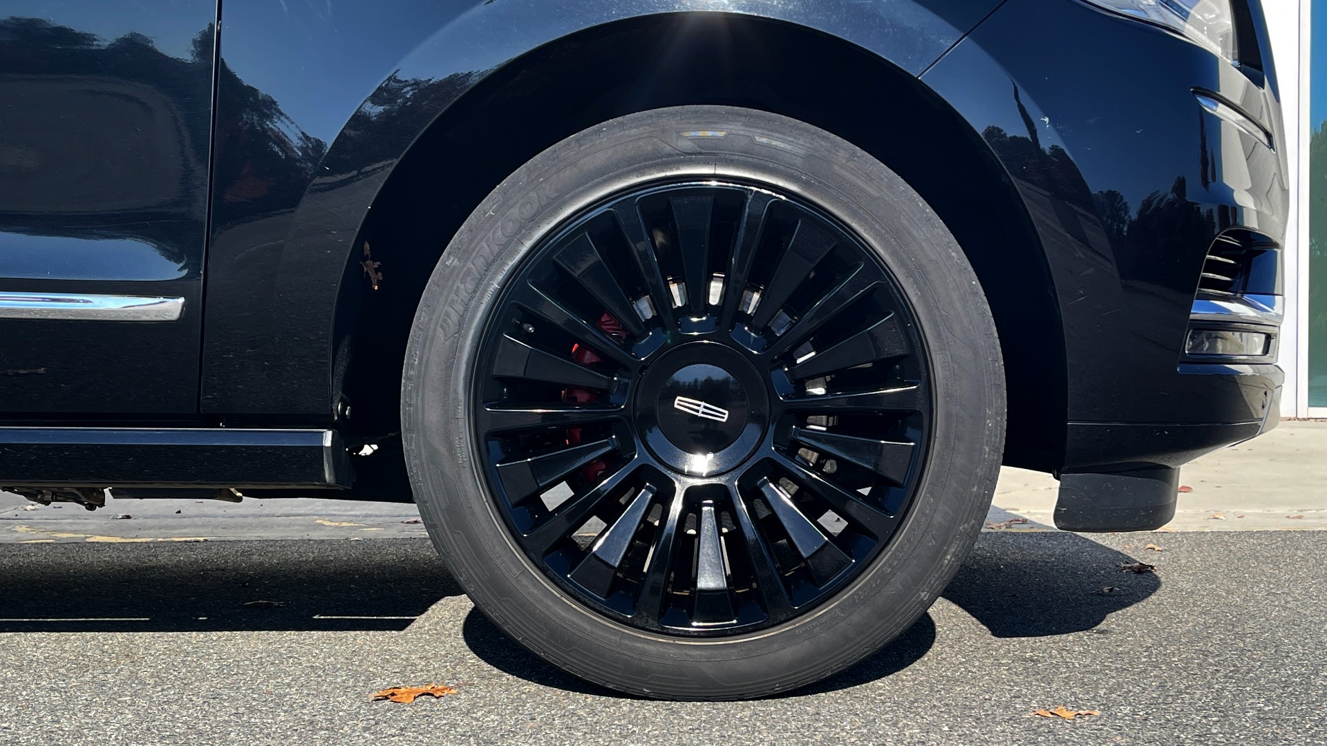 Used 2018 Lincoln NAVIGATOR L 4X4 SELECT / 3.5L V6 / 10-SPD AUTO / NAV / PANO-ROOF / 3-ROW / REARVIEW for sale $64,999 at Formula Imports in Charlotte NC 28227 74