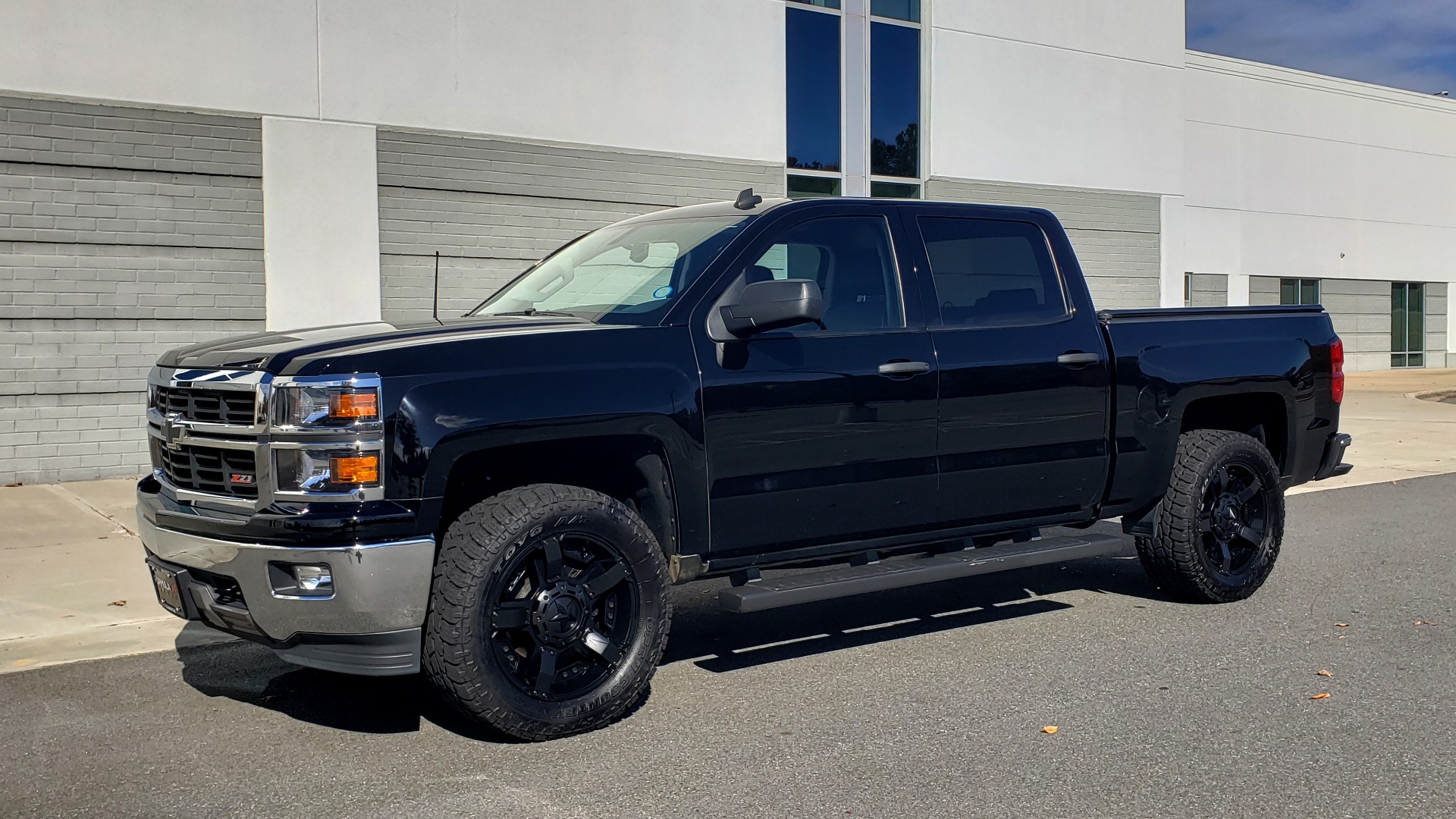 Used 2014 Chevrolet SILVERADO 1500 LT CREWCAB Z71 2LT / 5.3L V8 / AUTO / CONV PKG / TOW / REARVIEW for sale Sold at Formula Imports in Charlotte NC 28227 3