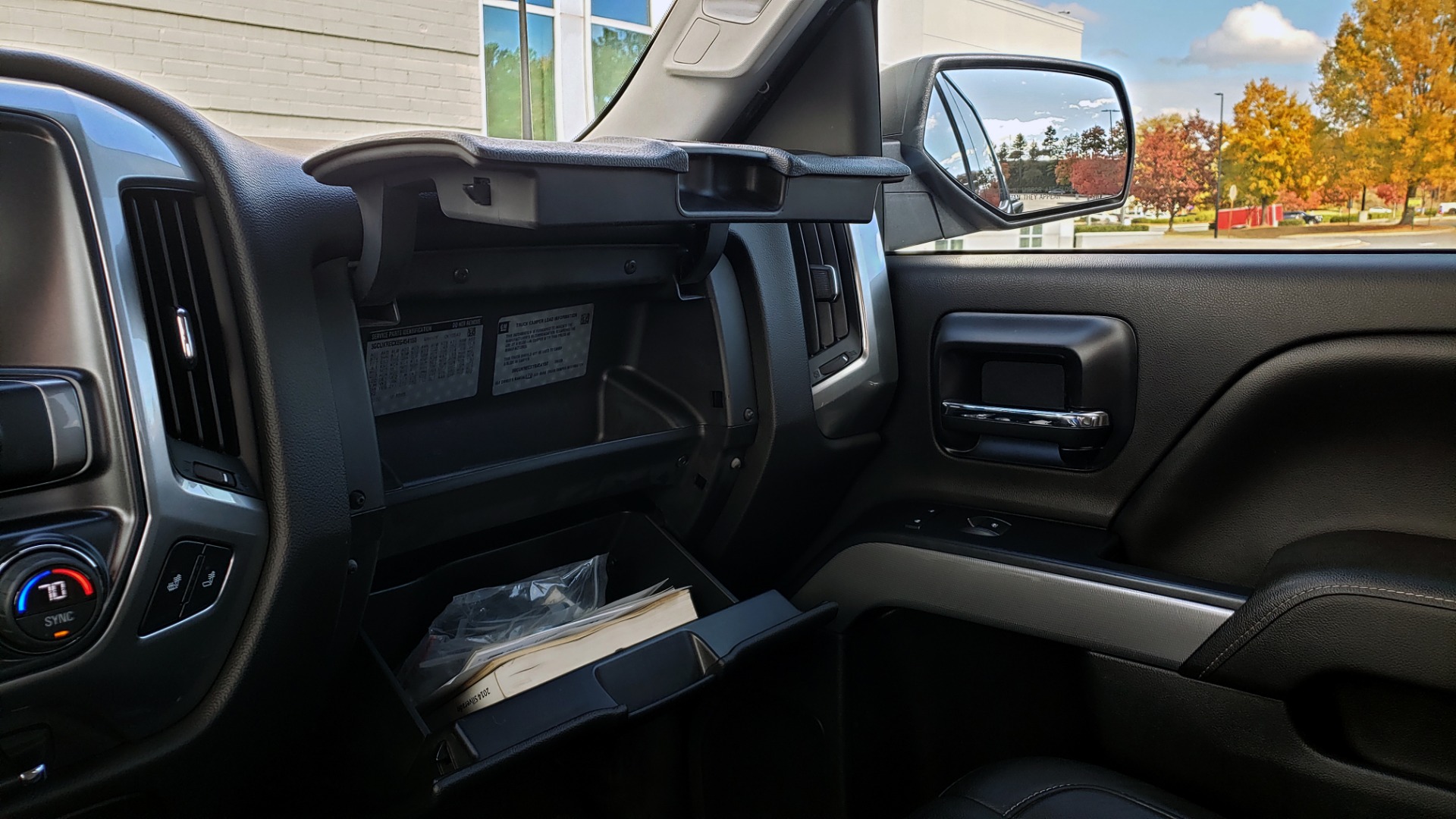 Used 2014 Chevrolet SILVERADO 1500 LT CREWCAB Z71 2LT / 5.3L V8 / AUTO / CONV PKG / TOW / REARVIEW for sale Sold at Formula Imports in Charlotte NC 28227 52