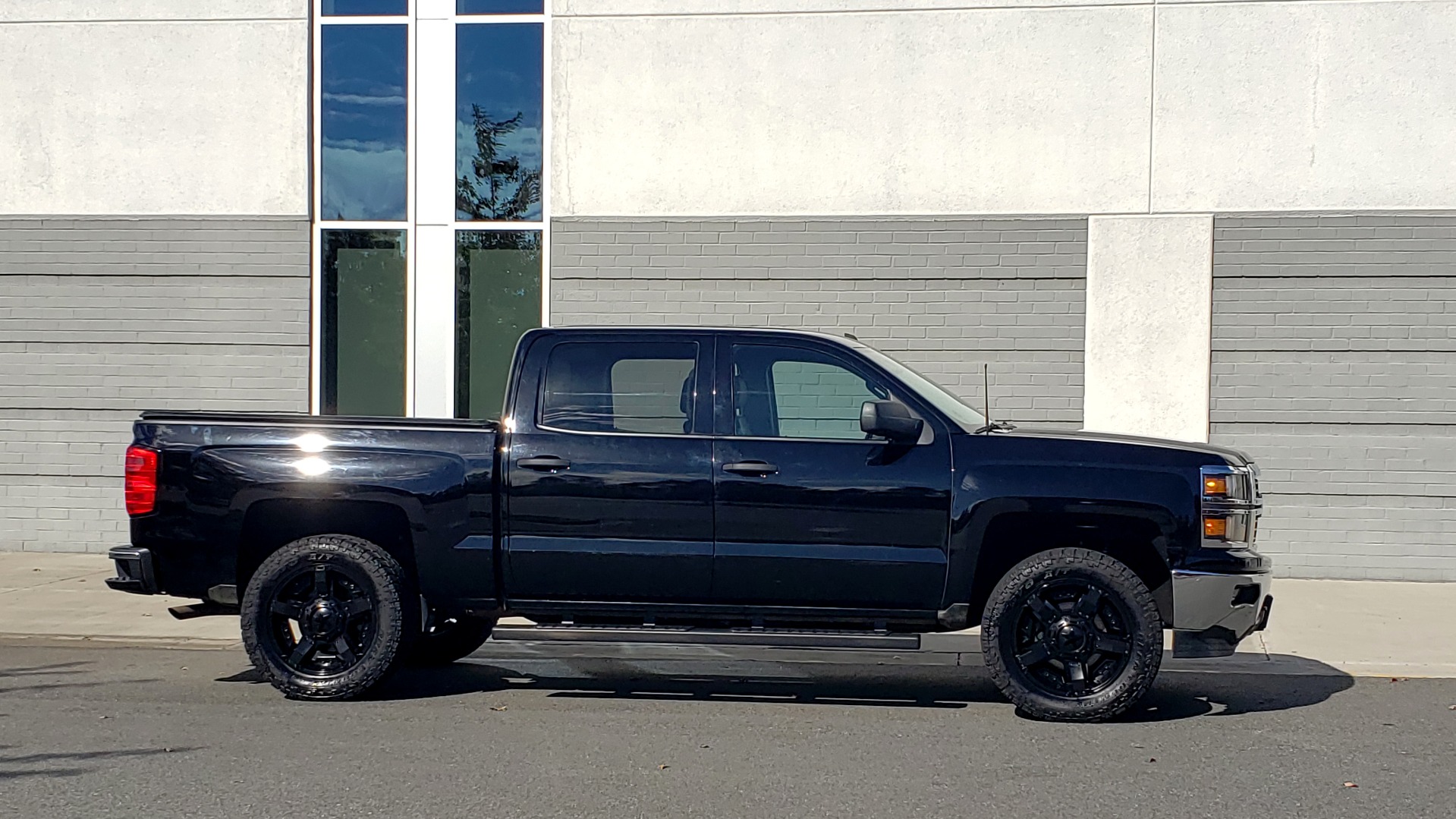 Used 2014 Chevrolet SILVERADO 1500 LT CREWCAB Z71 2LT / 5.3L V8 / AUTO / CONV PKG / TOW / REARVIEW for sale Sold at Formula Imports in Charlotte NC 28227 8