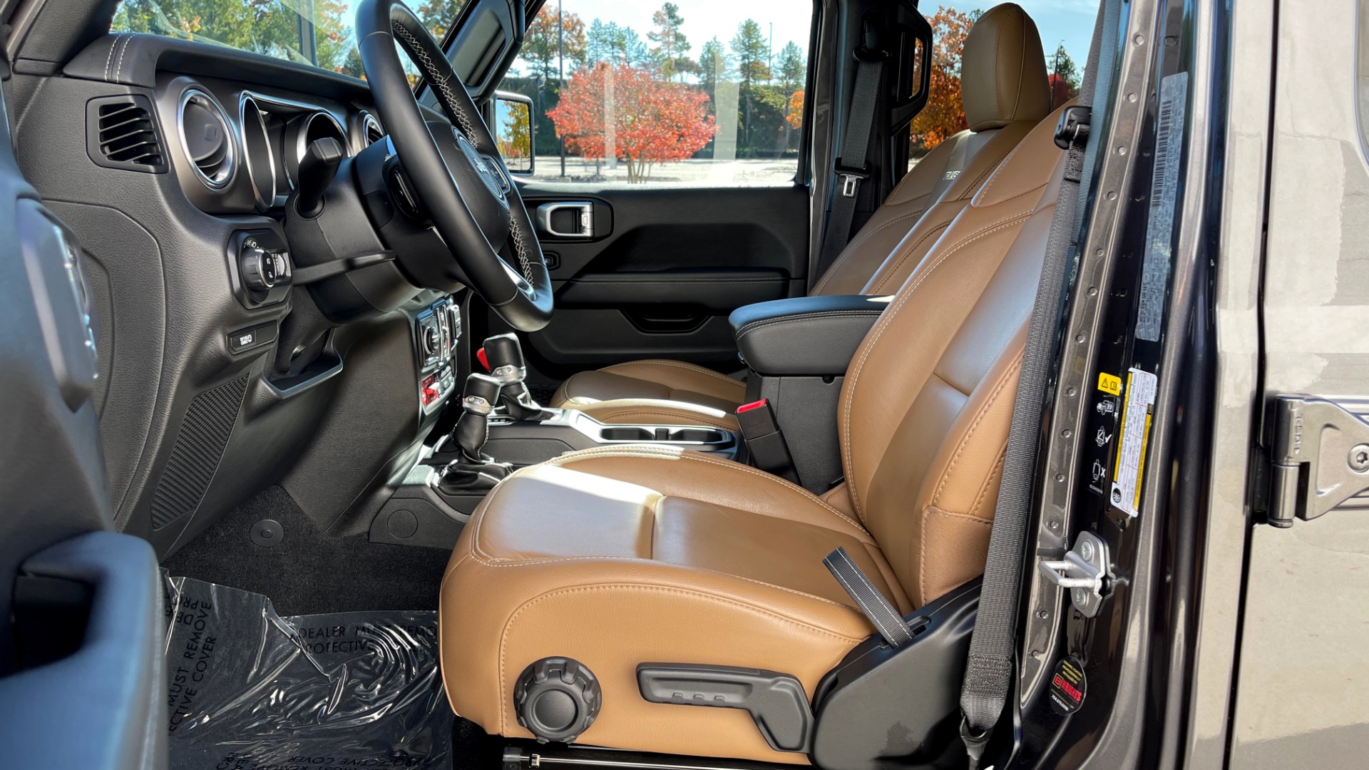 Used 2020 Jeep GLADIATOR RUBICON 4X4 / 3.6L / 8-SPD AUTO / NAV / ALPINE / LIFT / REARVIEW for sale $71,995 at Formula Imports in Charlotte NC 28227 42