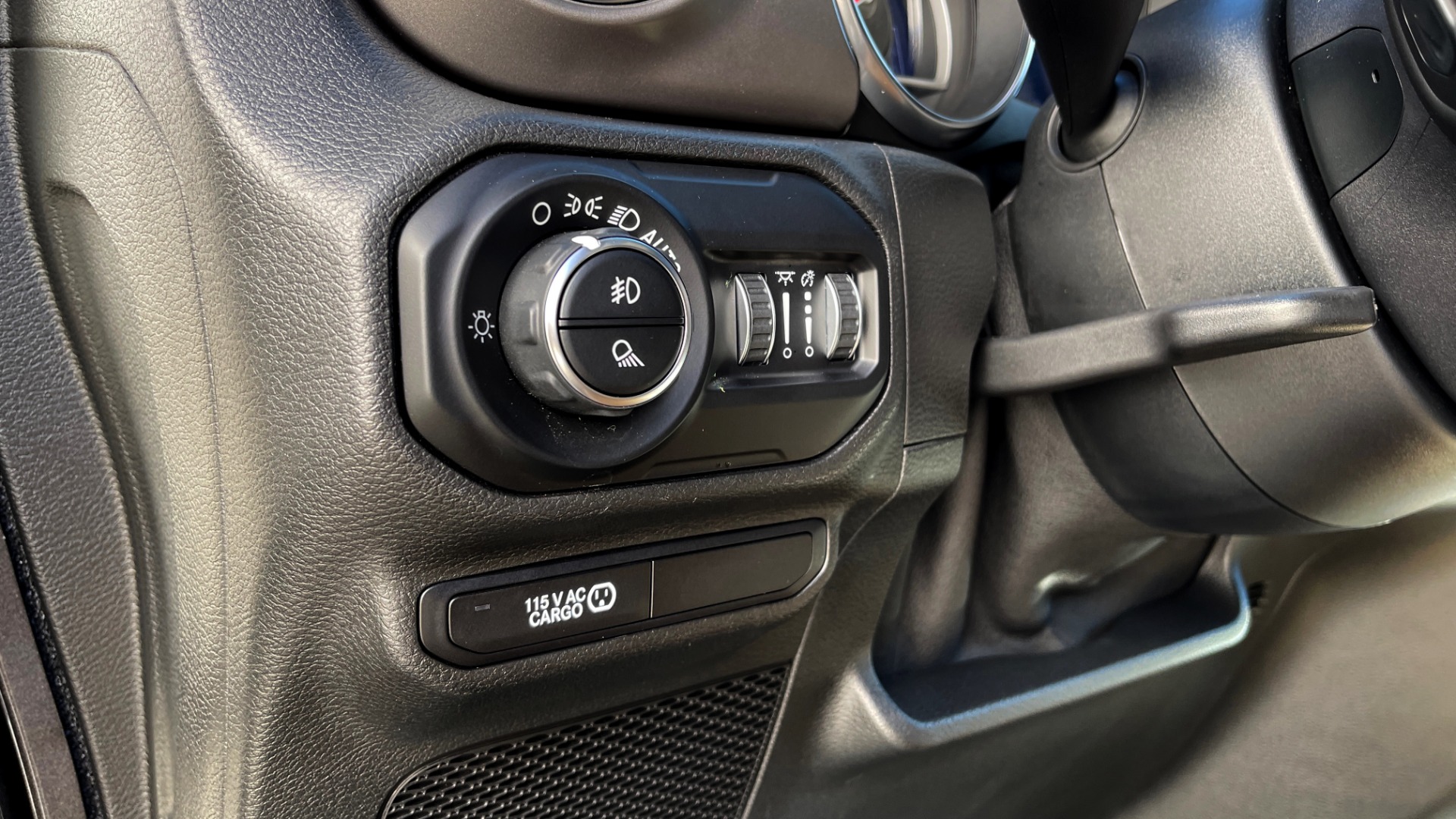 Used 2020 Jeep GLADIATOR RUBICON 4X4 / 3.6L / 8-SPD AUTO / NAV / ALPINE / LIFT / REARVIEW for sale $71,995 at Formula Imports in Charlotte NC 28227 46