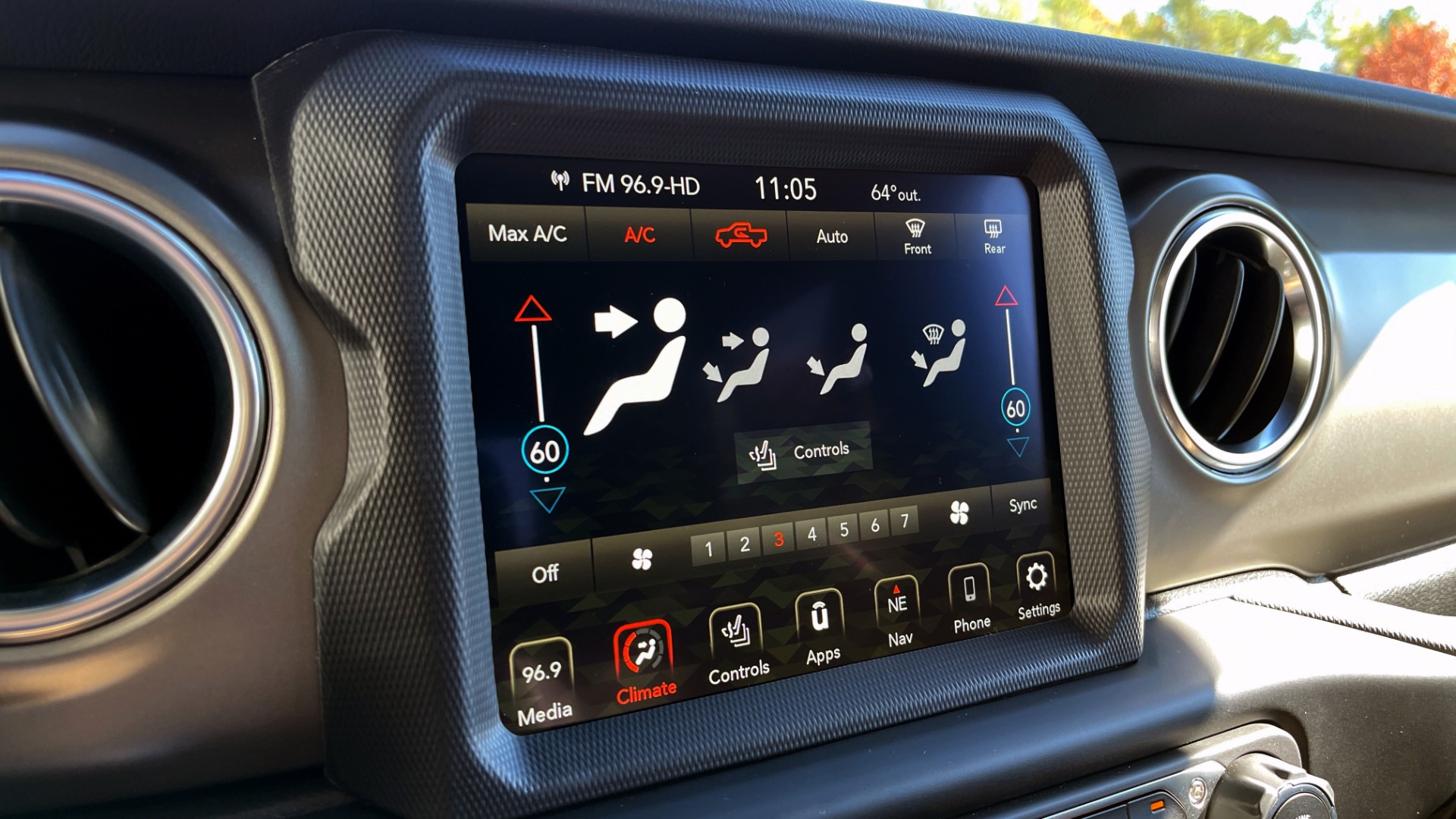 Used 2020 Jeep GLADIATOR RUBICON 4X4 / 3.6L / 8-SPD AUTO / NAV / ALPINE / LIFT / REARVIEW for sale $71,995 at Formula Imports in Charlotte NC 28227 54