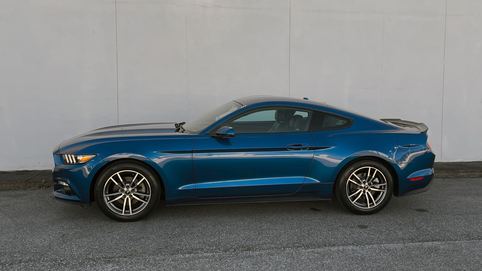 Used 2017 Ford MUSTANG ECOBOOST 2.3L PREMIUM / 6-SPD MANUAL / SYNC3 / REARVIEW for sale Sold at Formula Imports in Charlotte NC 28227 3