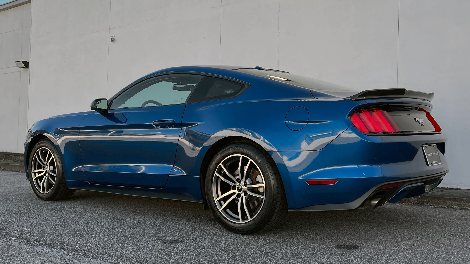 Used 2017 Ford MUSTANG ECOBOOST 2.3L PREMIUM / 6-SPD MANUAL / SYNC3 / REARVIEW for sale Sold at Formula Imports in Charlotte NC 28227 4