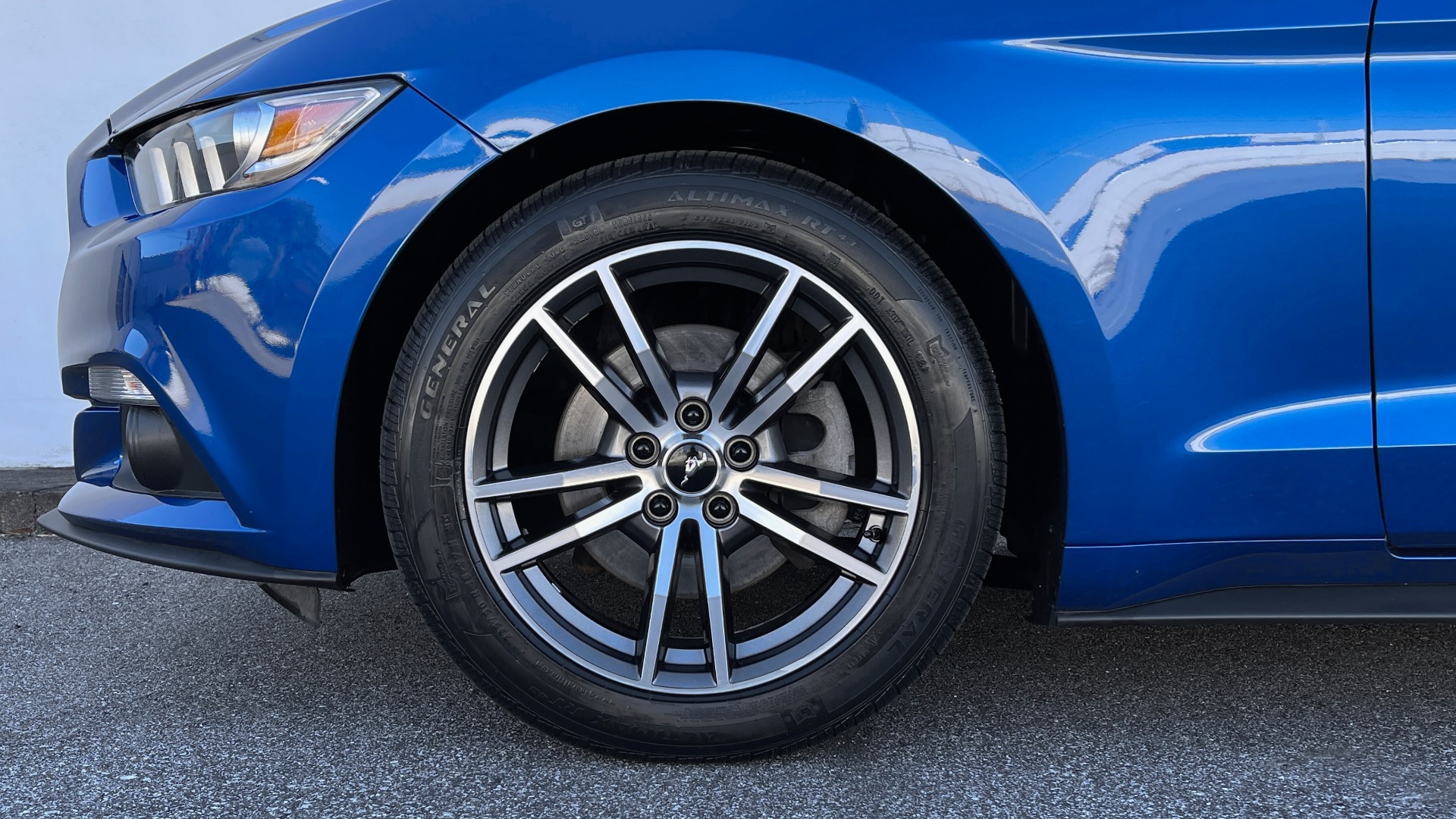 Used 2017 Ford MUSTANG ECOBOOST 2.3L PREMIUM / 6-SPD MANUAL / SYNC3 / REARVIEW for sale Sold at Formula Imports in Charlotte NC 28227 43