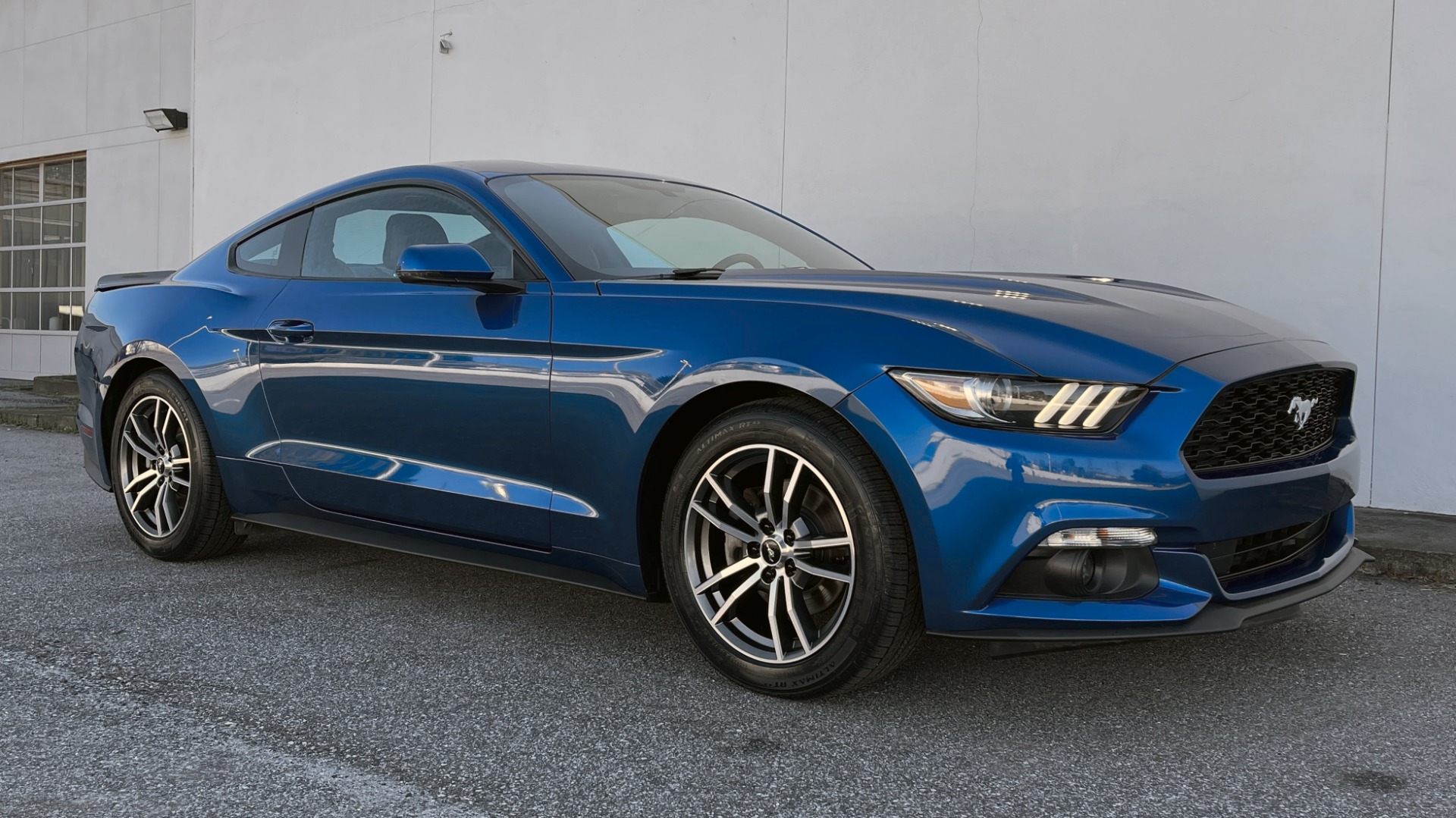 Used 2017 Ford MUSTANG ECOBOOST 2.3L PREMIUM / 6-SPD MANUAL / SYNC3 / REARVIEW for sale Sold at Formula Imports in Charlotte NC 28227 5