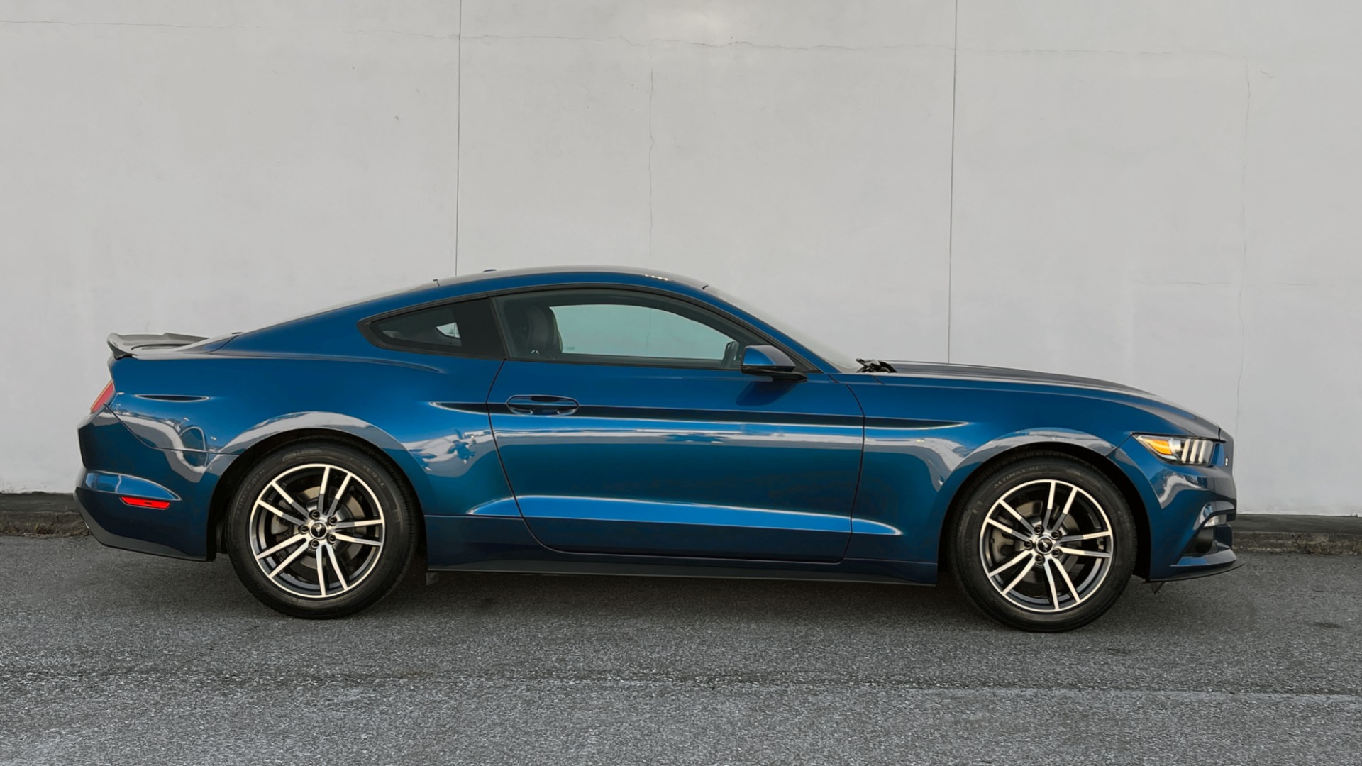 Used 2017 Ford MUSTANG ECOBOOST 2.3L PREMIUM / 6-SPD MANUAL / SYNC3 / REARVIEW for sale Sold at Formula Imports in Charlotte NC 28227 6