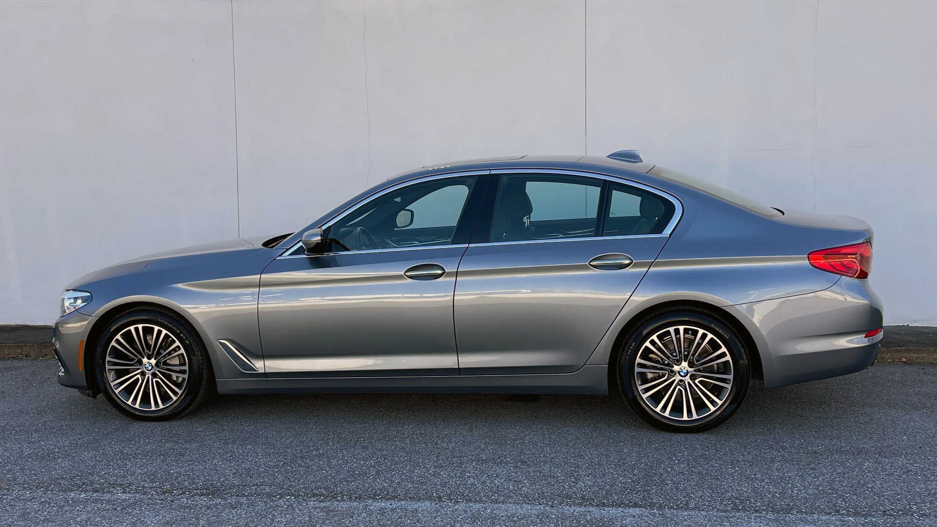 Used 2018 BMW 5 SERIES 530I PREMIUM SEDAN / HTD STS / PARK DISTANCE CONTROL / REARVIEW for sale Sold at Formula Imports in Charlotte NC 28227 3