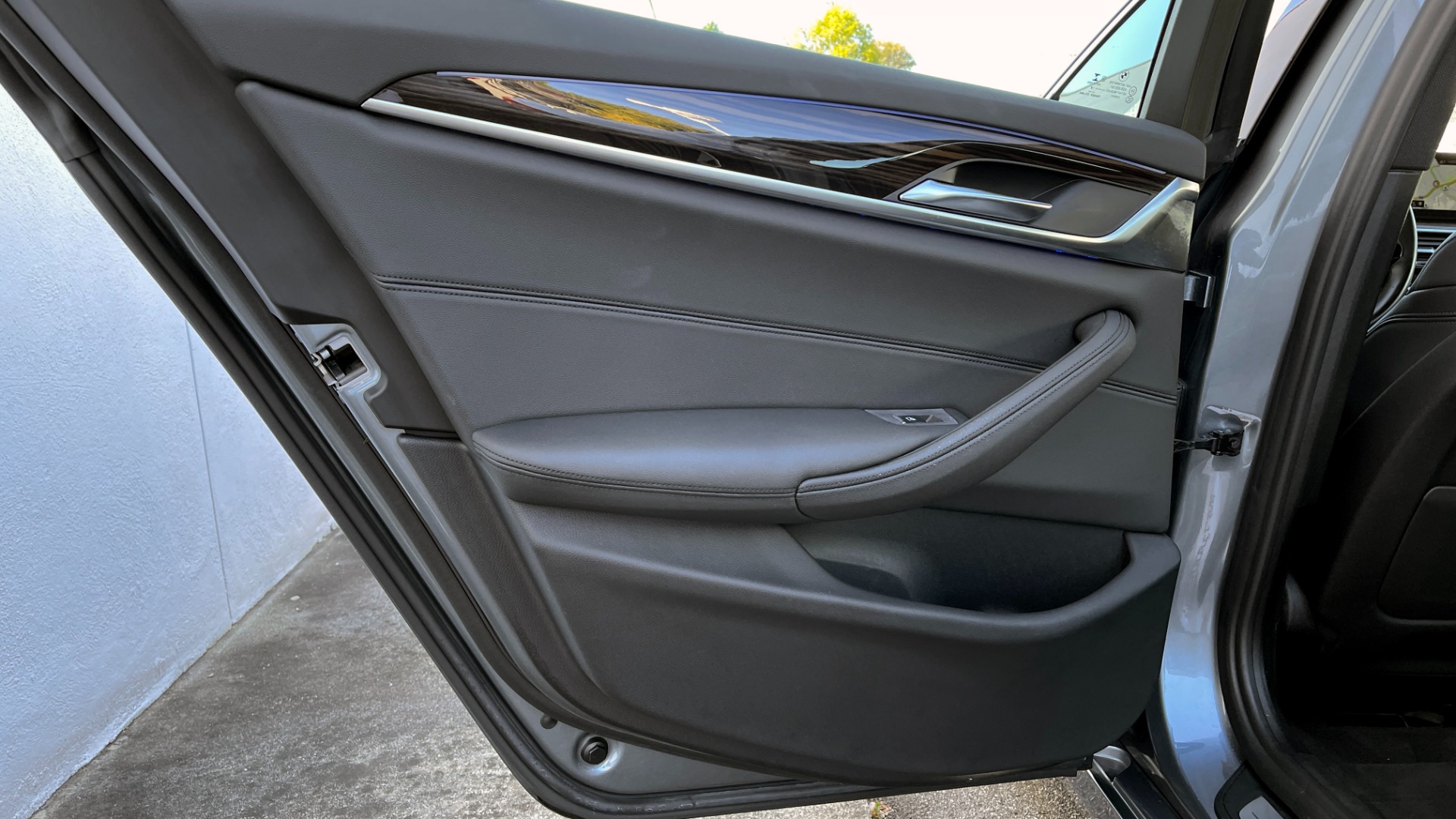 Used 2018 BMW 5 SERIES 530I PREMIUM SEDAN / HTD STS / PARK DISTANCE CONTROL / REARVIEW for sale Sold at Formula Imports in Charlotte NC 28227 44