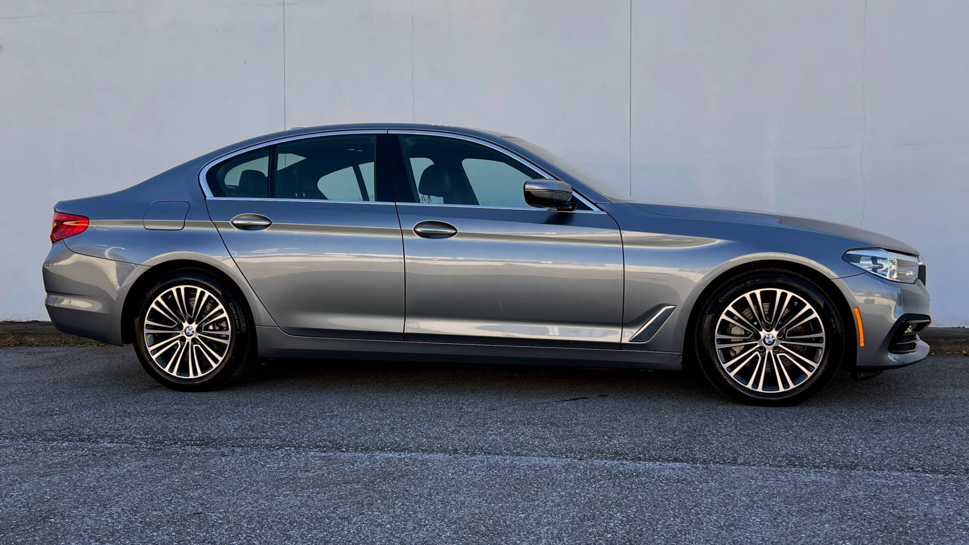Used 2018 BMW 5 SERIES 530I PREMIUM SEDAN / HTD STS / PARK DISTANCE CONTROL / REARVIEW for sale Sold at Formula Imports in Charlotte NC 28227 6