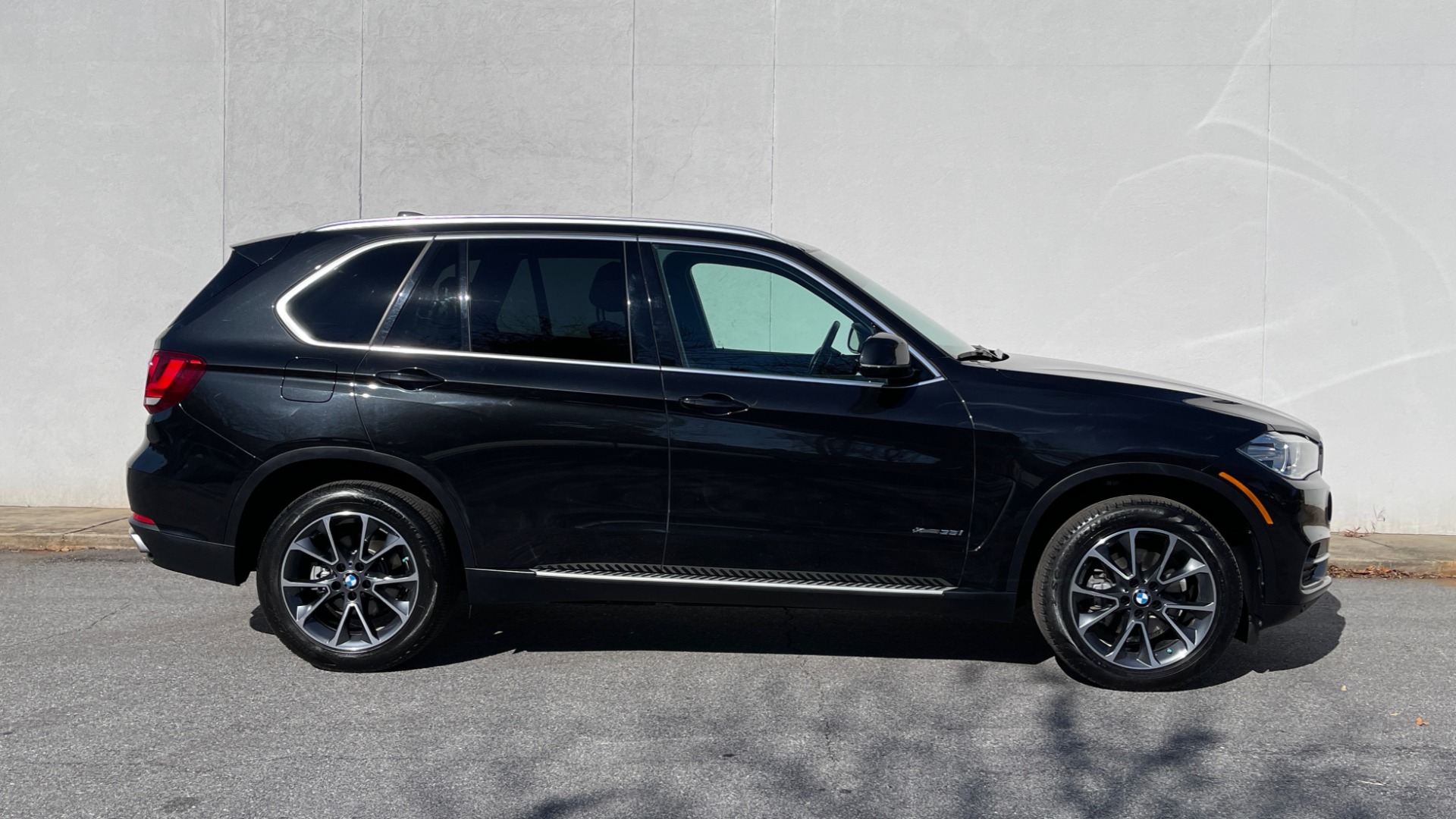Used 2018 BMW X5 XDRIVE35I PREMIUM / DRVR ASST / HUD / ABSD / NAV / REARVIEW for sale $43,795 at Formula Imports in Charlotte NC 28227 6