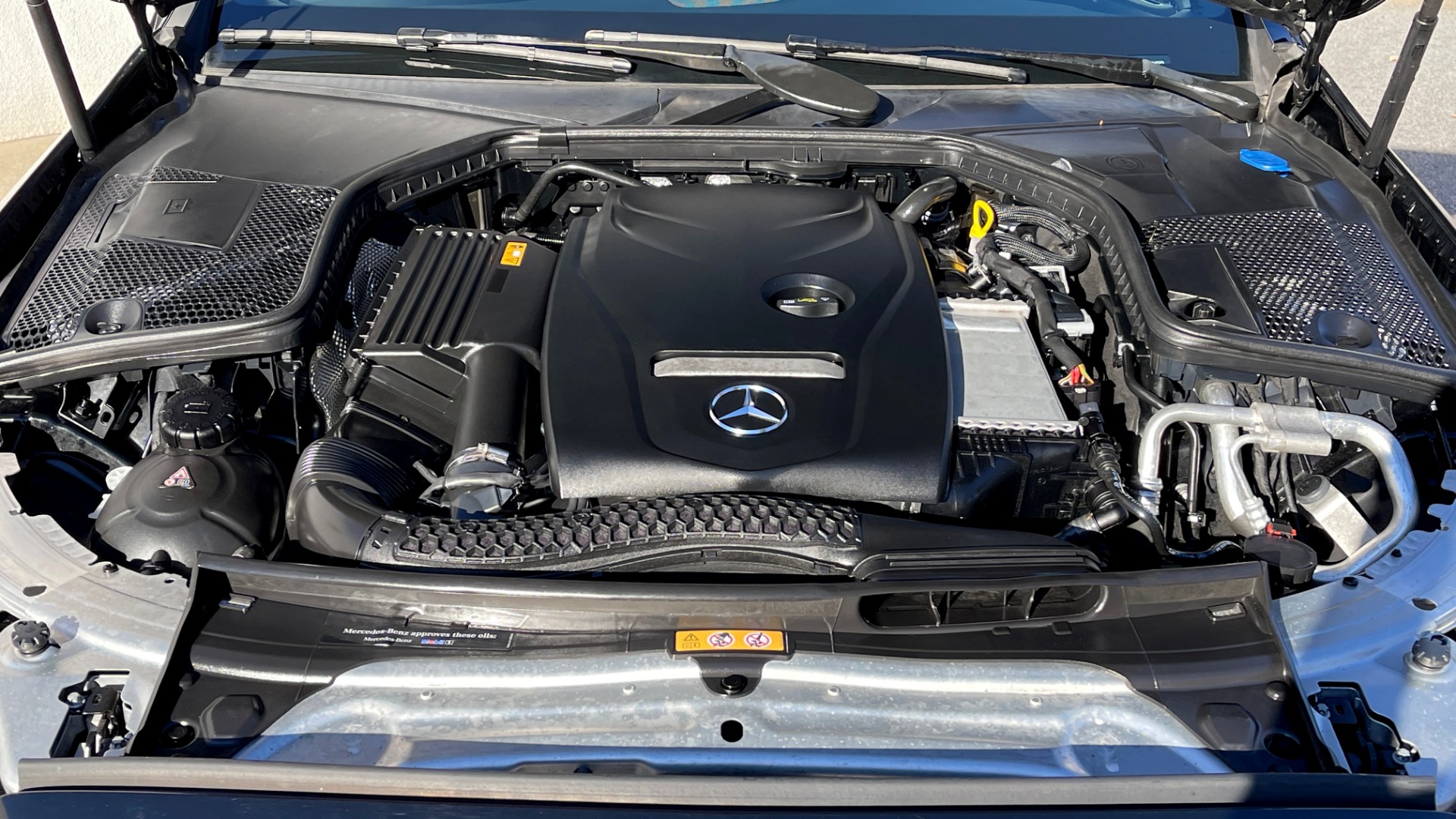 Used 2018 Mercedes-Benz C-Class C 300 2.0L SEDAN / PREMIUM / NAV / SUNROOF / COMFORT SUSP / REARVIEW for sale Sold at Formula Imports in Charlotte NC 28227 10