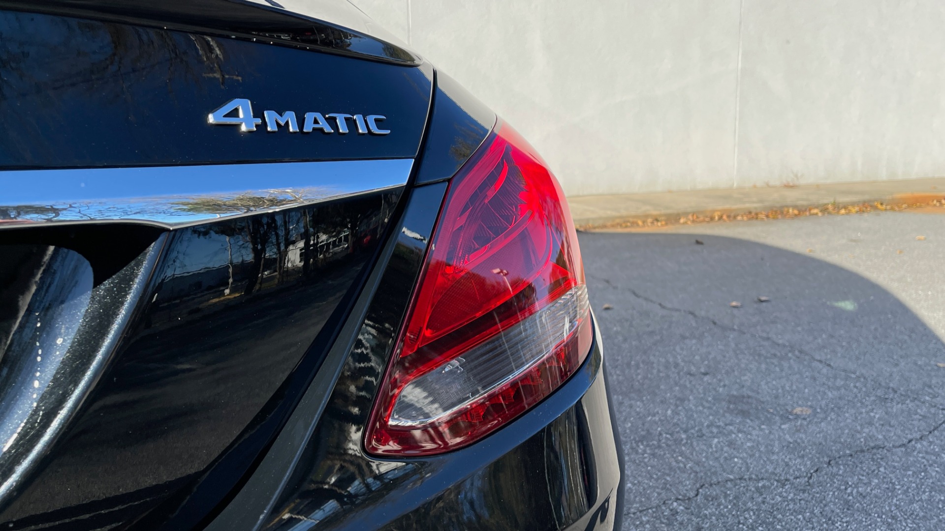 Used 2018 Mercedes-Benz C-Class C 300 2.0L SEDAN / PREMIUM / NAV / SUNROOF / COMFORT SUSP / REARVIEW for sale Sold at Formula Imports in Charlotte NC 28227 23