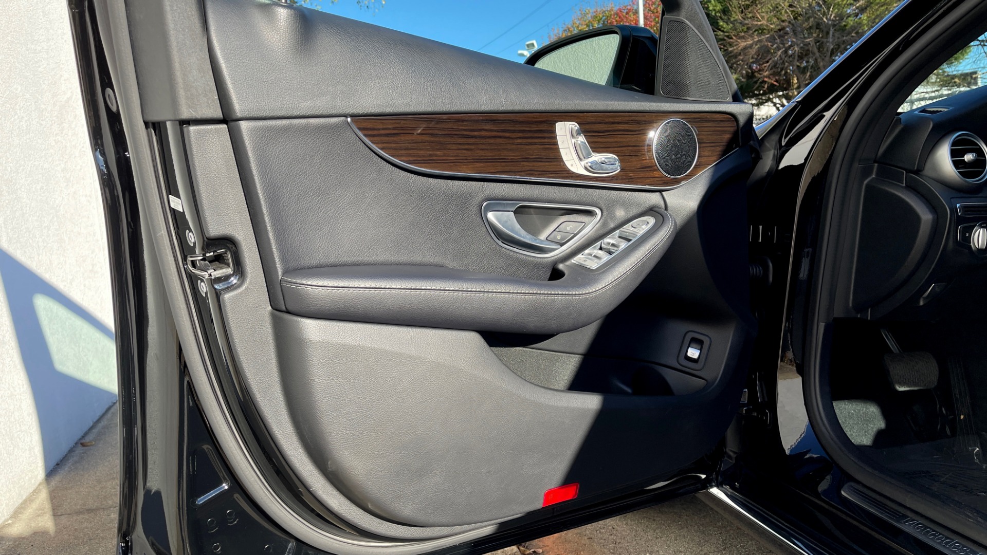 Used 2018 Mercedes-Benz C-CLASS C 300 4MATIC PREMIUM / NAV / CMFRT SUSP / KEYLESS-GO / REARVIEW for sale $35,995 at Formula Imports in Charlotte NC 28227 24
