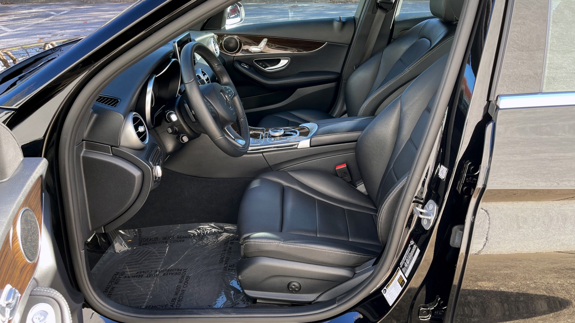 Used 2018 Mercedes-Benz C-Class C 300 2.0L SEDAN / PREMIUM / NAV / SUNROOF / COMFORT SUSP / REARVIEW for sale Sold at Formula Imports in Charlotte NC 28227 27