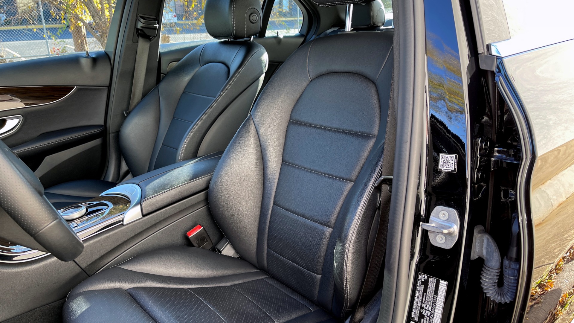 Used 2018 Mercedes-Benz C-CLASS C 300 4MATIC PREMIUM / NAV / CMFRT SUSP / KEYLESS-GO / REARVIEW for sale $35,995 at Formula Imports in Charlotte NC 28227 28