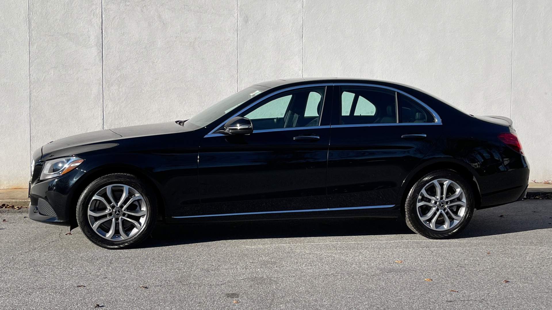 Used 2018 Mercedes-Benz C-Class C 300 2.0L SEDAN / PREMIUM / NAV / SUNROOF / COMFORT SUSP / REARVIEW for sale Sold at Formula Imports in Charlotte NC 28227 4