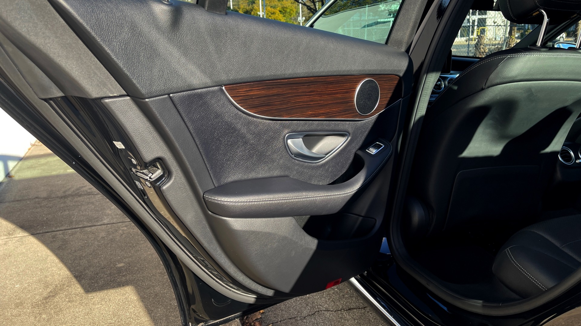 Used 2018 Mercedes-Benz C-CLASS C 300 4MATIC PREMIUM / NAV / CMFRT SUSP / KEYLESS-GO / REARVIEW for sale $35,995 at Formula Imports in Charlotte NC 28227 46