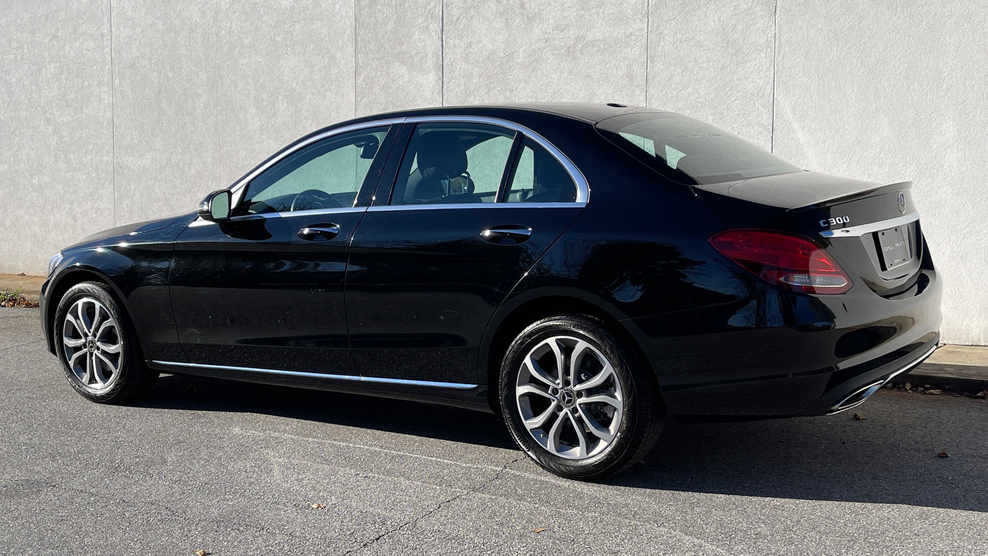 Used 2018 Mercedes-Benz C-Class C 300 2.0L SEDAN / PREMIUM / NAV / SUNROOF / COMFORT SUSP / REARVIEW for sale Sold at Formula Imports in Charlotte NC 28227 5