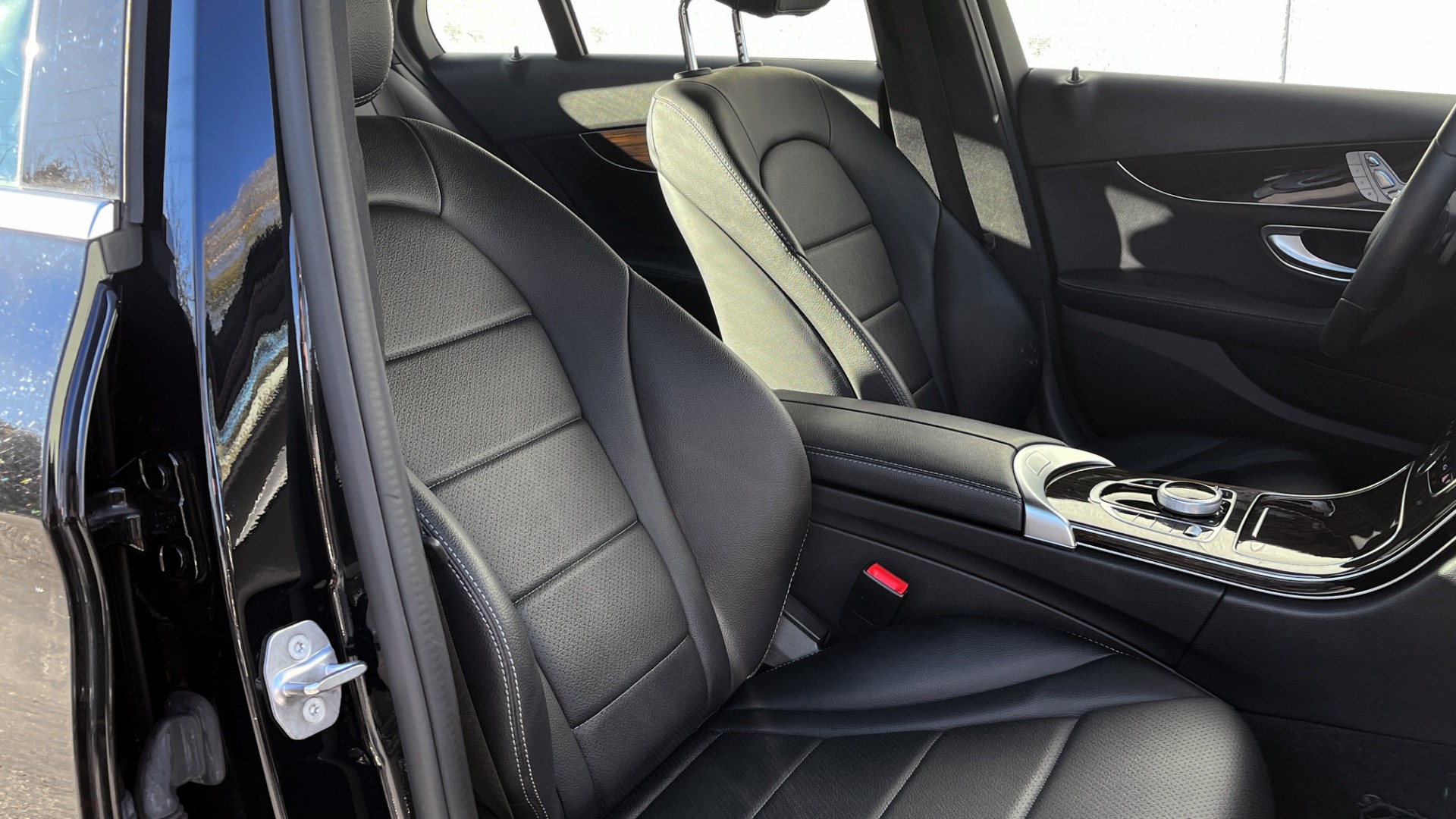 Used 2018 Mercedes-Benz C-Class C 300 2.0L SEDAN / PREMIUM / NAV / SUNROOF / COMFORT SUSP / REARVIEW for sale Sold at Formula Imports in Charlotte NC 28227 58