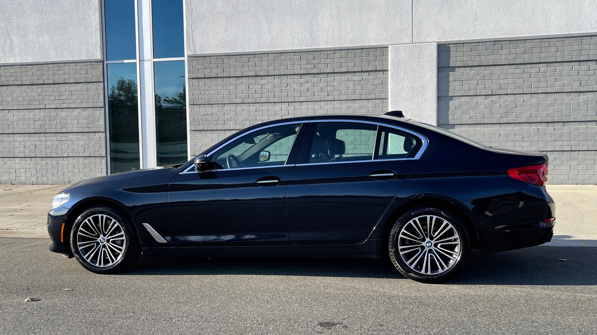 Used 2018 BMW 5 SERIES 530I XDRIVE PREMIUM / EXEC PKG / DRVR ASST PLUS / NAV / REARVIEW for sale Sold at Formula Imports in Charlotte NC 28227 3